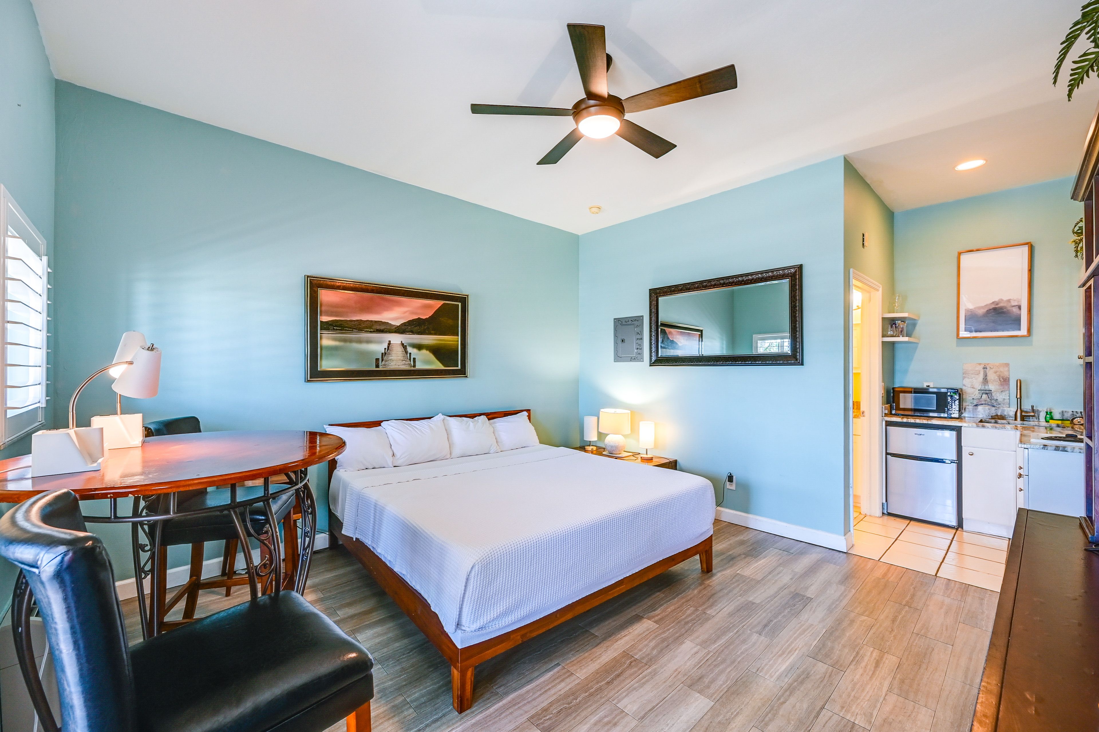 Naples Vacation Rental | Studio | 1BA | 1 Small Step Required | 275 Sq Ft