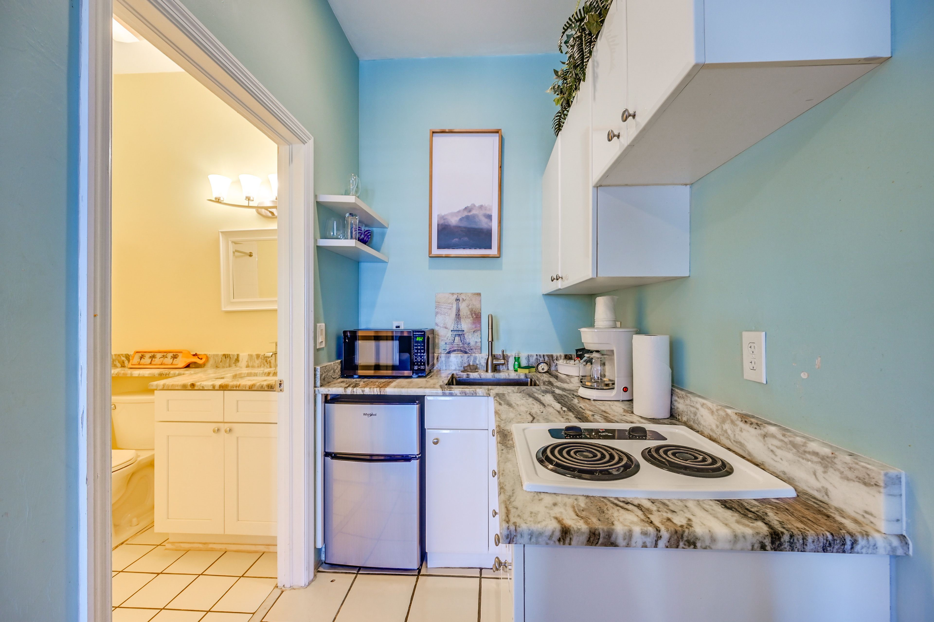 Kitchenette | Trash Bags & Paper Towels