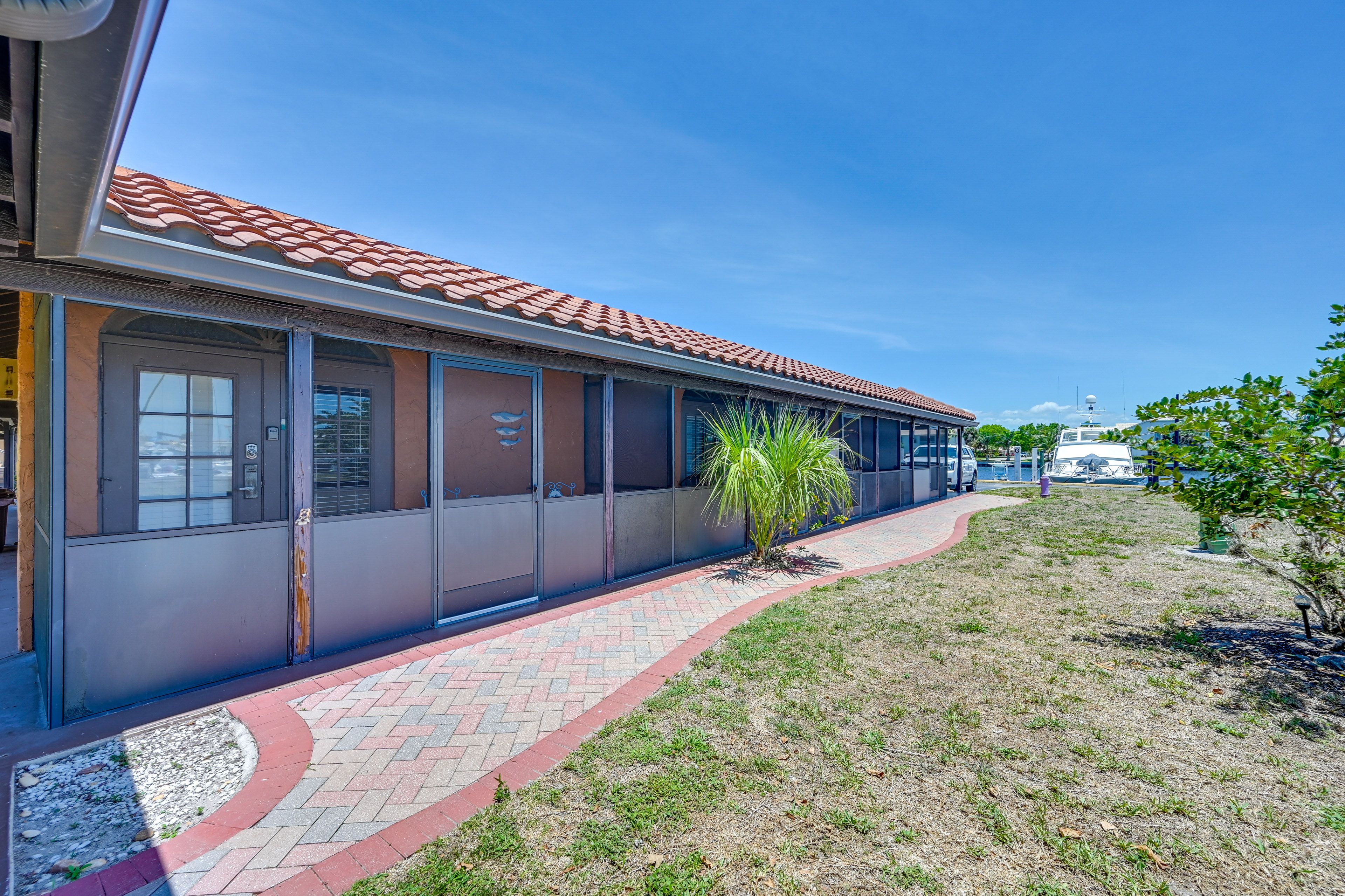 Building Exterior | Parking | Community Parking Lot (1 Vehicle)