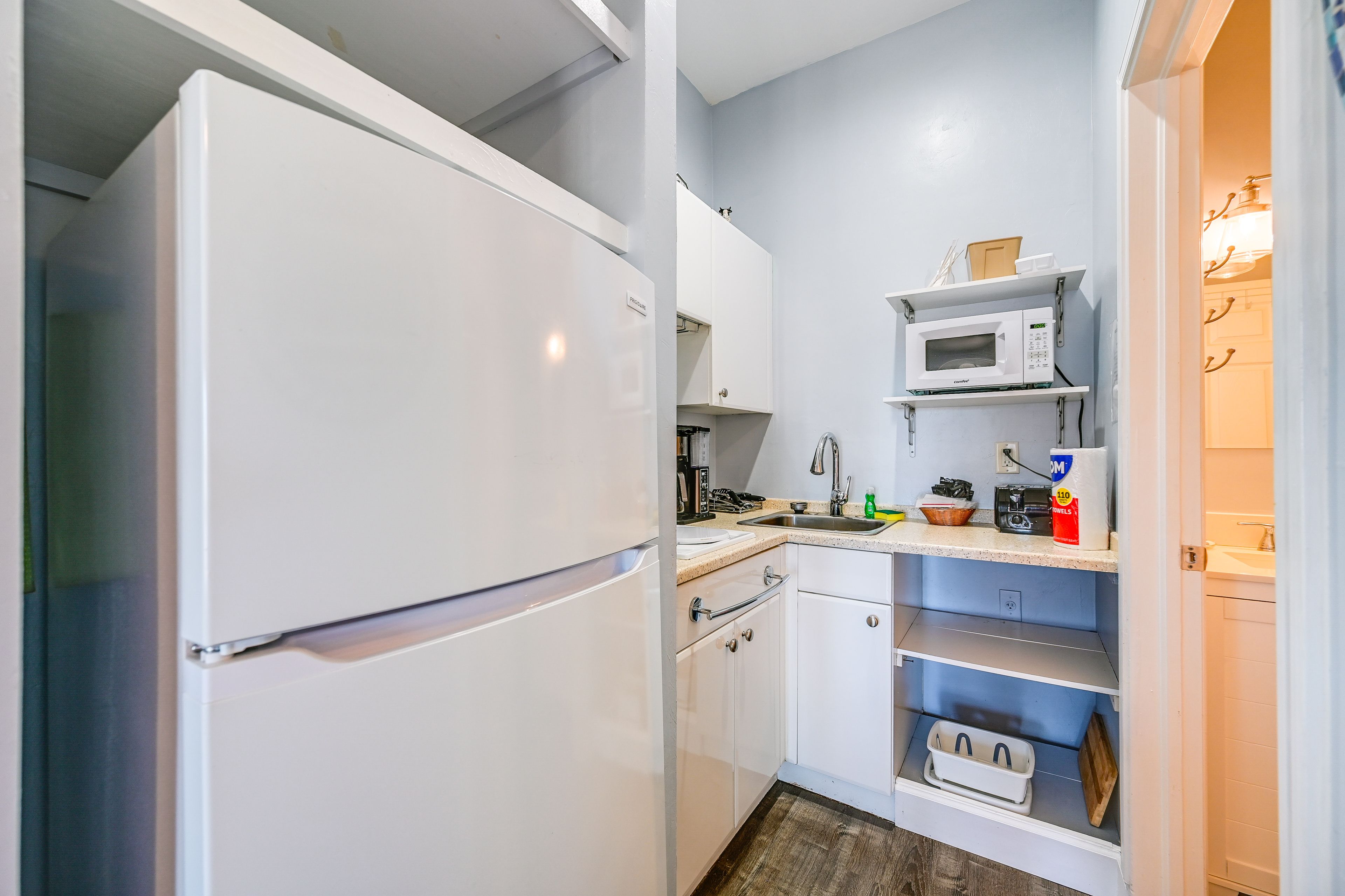 Kitchenette | Toaster Oven | Trash Bags & Paper Towels