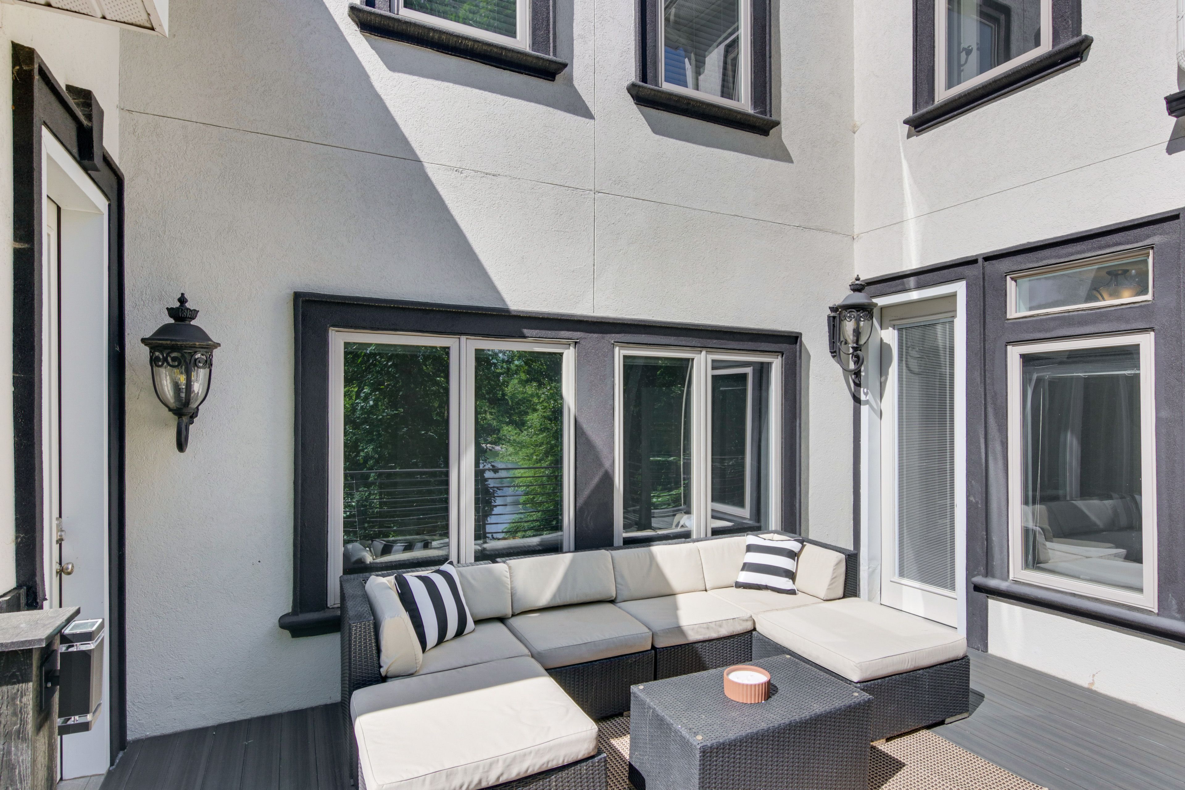 Deck | Outdoor Seating
