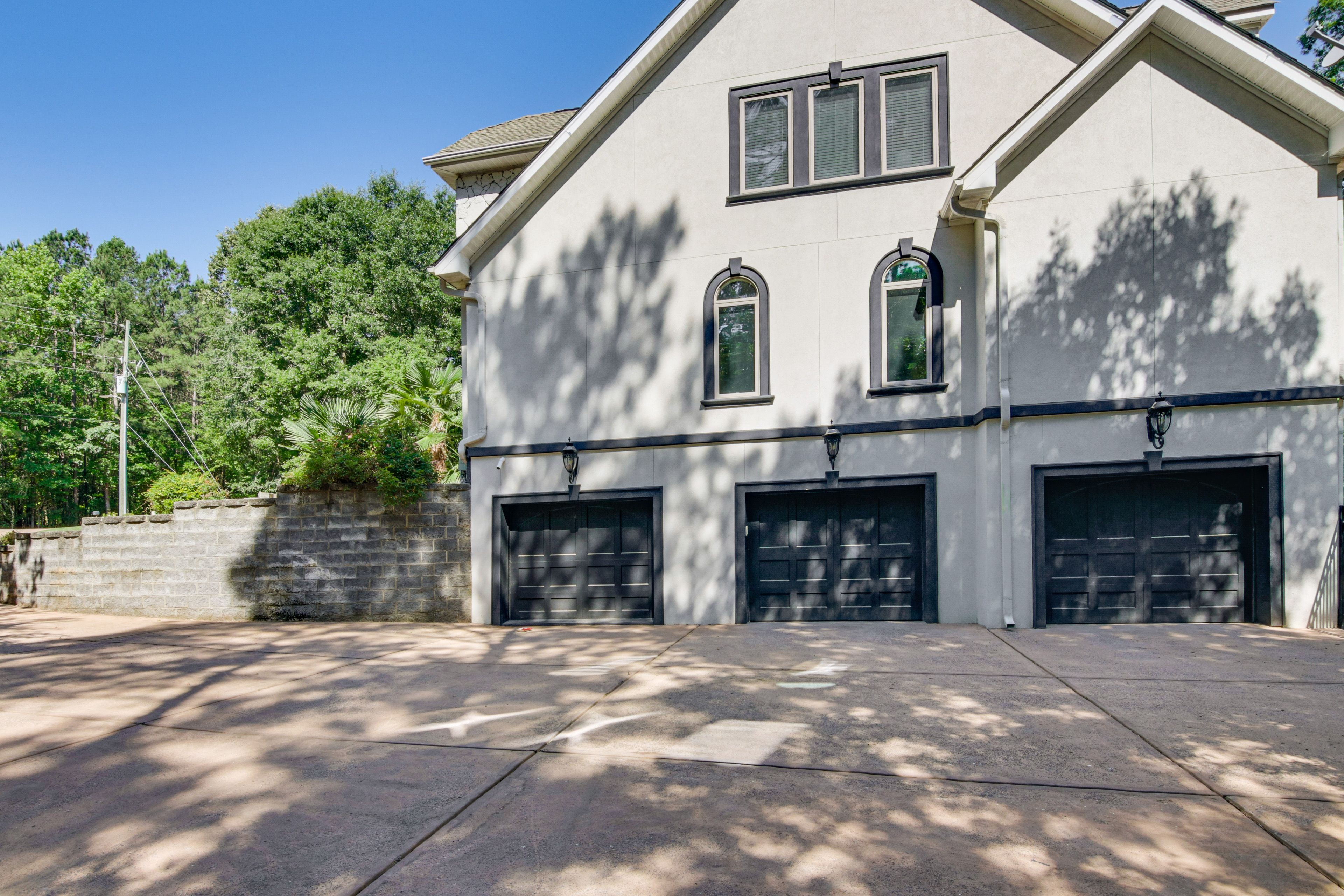 Parking | Driveway (5 Vehicles)