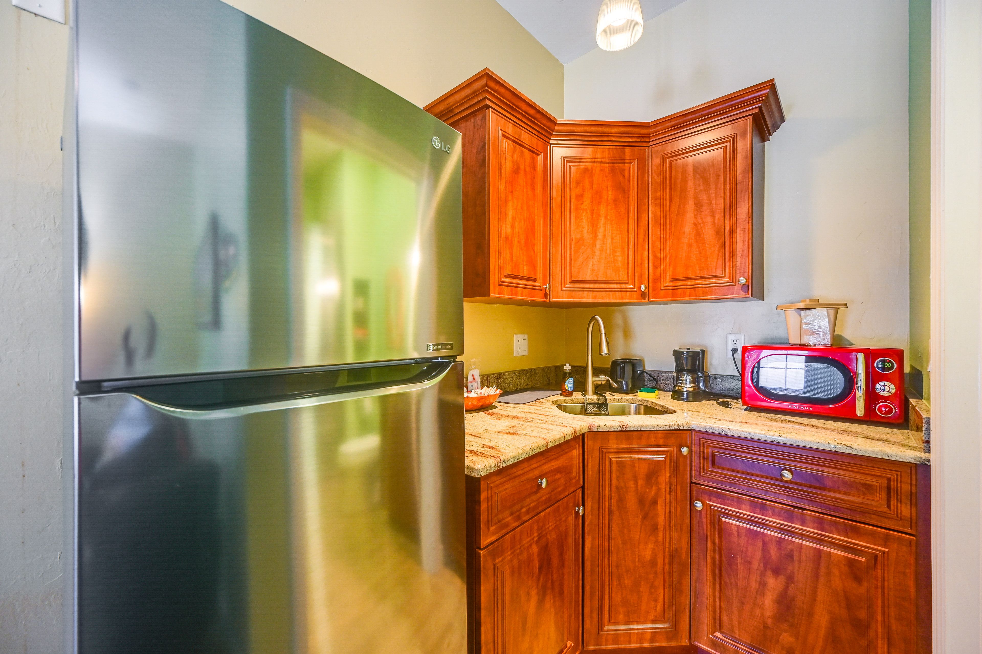 Kitchenette | Trash Bags & Paper Towels