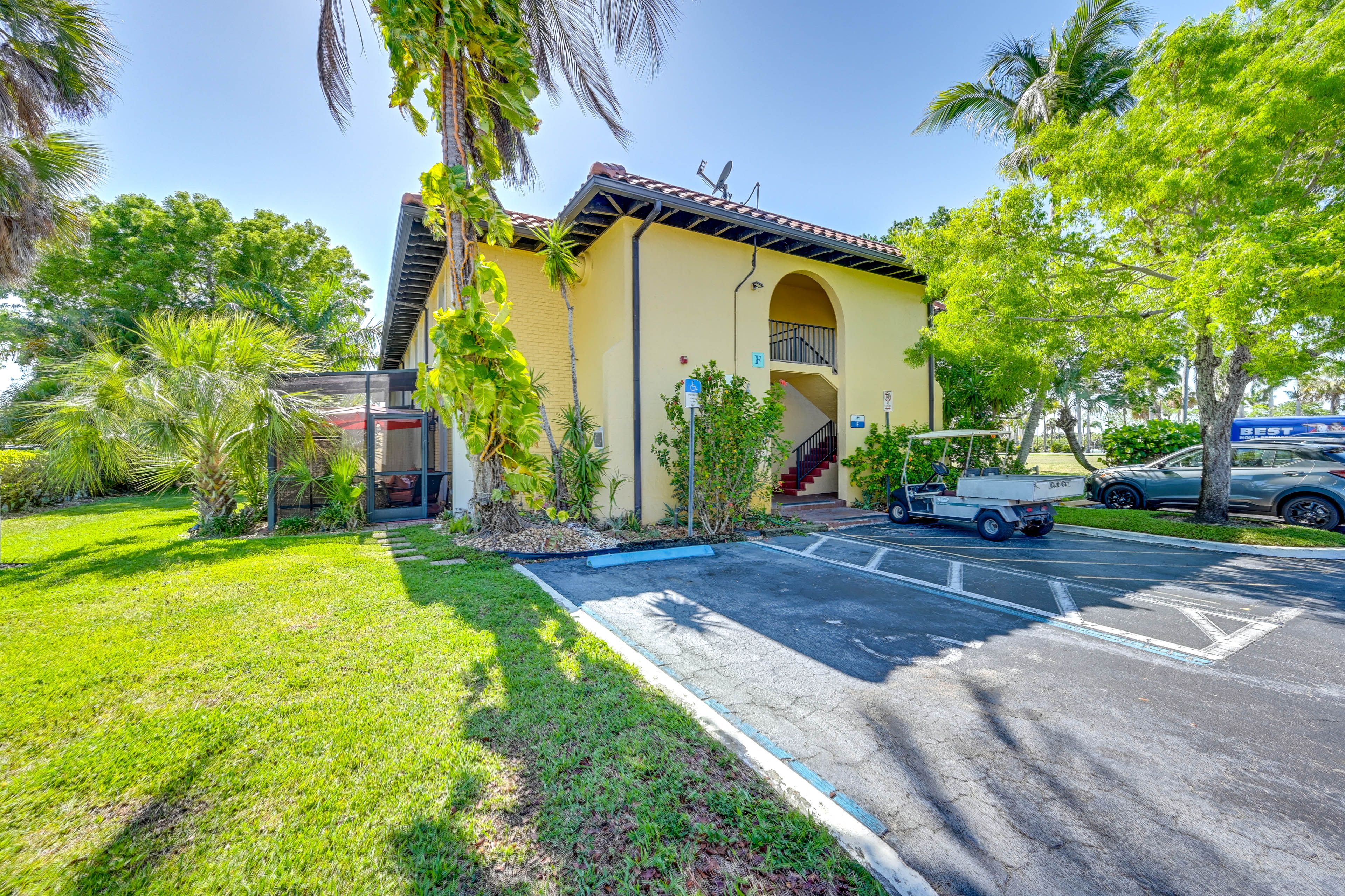 Building Exterior | Parking | Community Parking Lot (1 Vehicle)