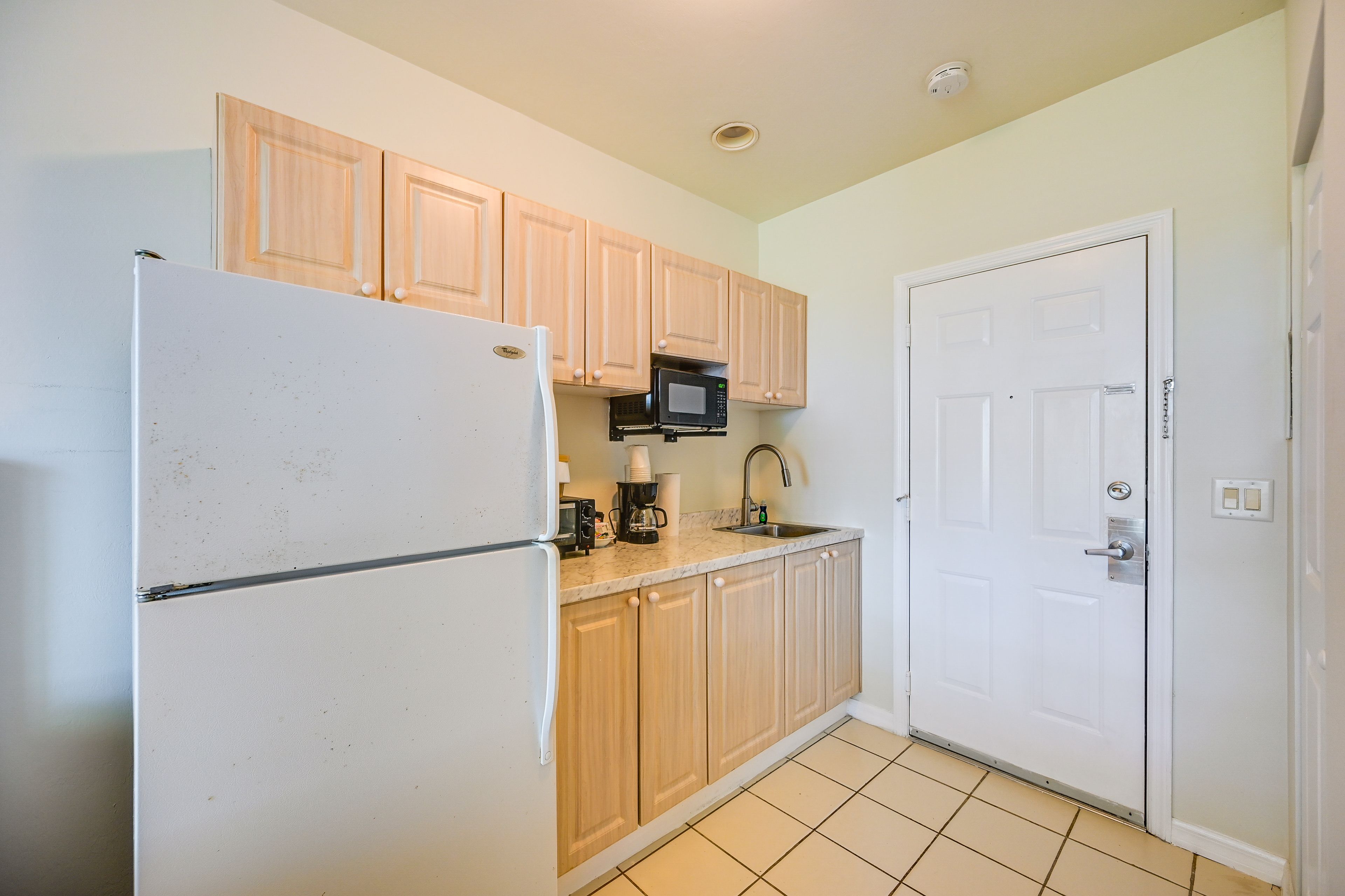 Kitchenette | Trash Bags & Paper Towels