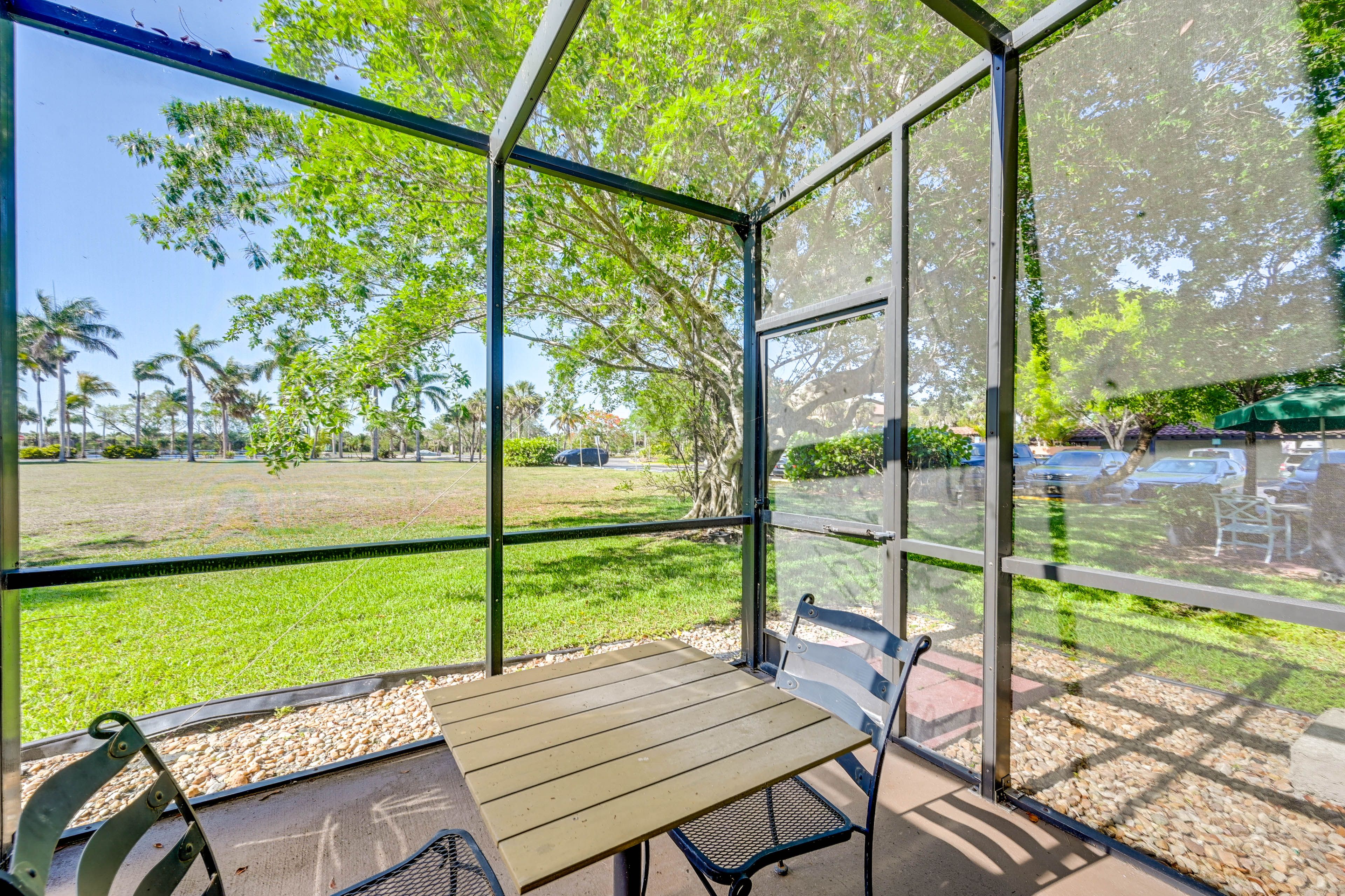 Naples Vacation Rental | Studio | 1BA | 1 Small Step Required | 410 Sq Ft