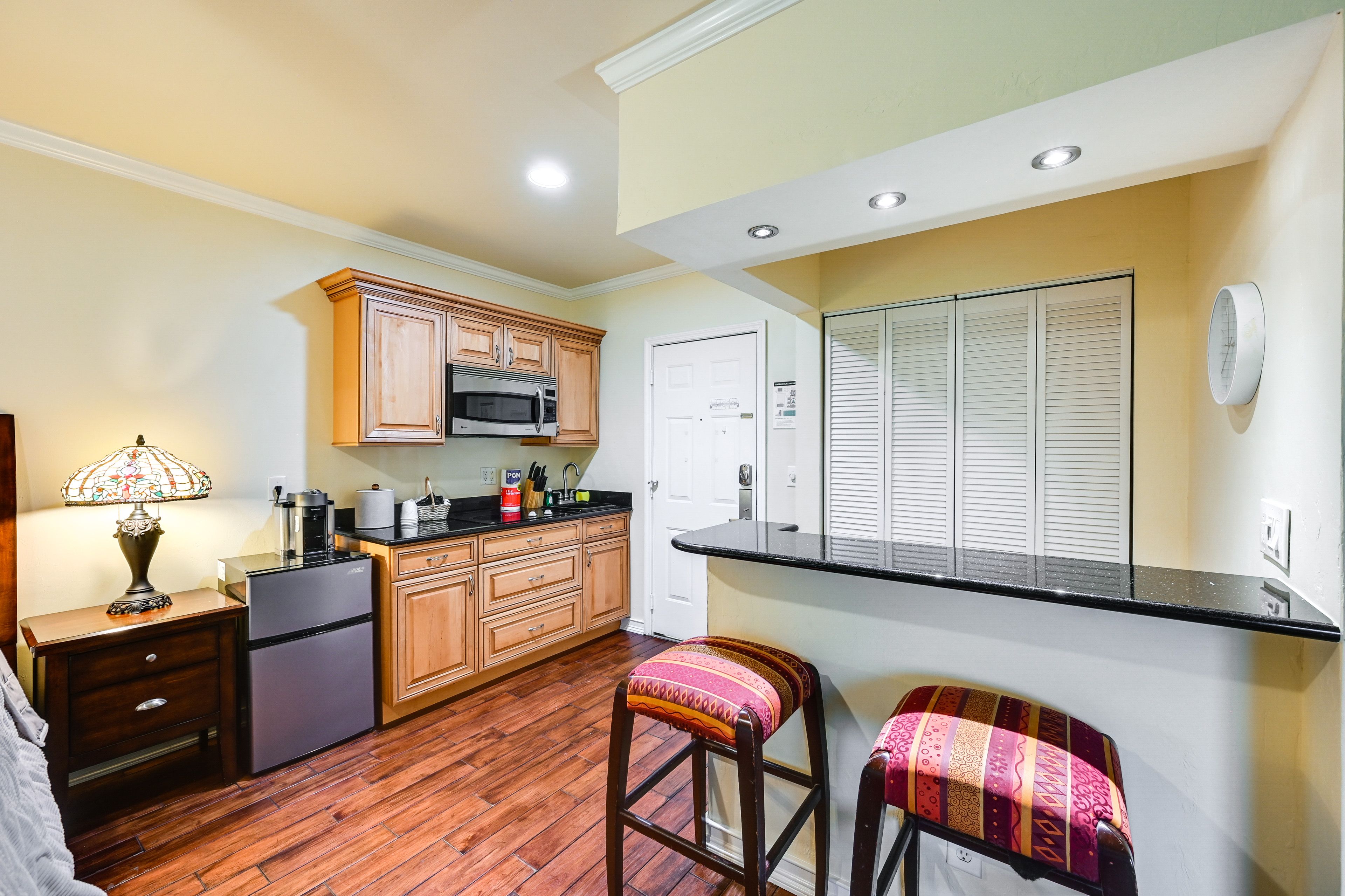 Breakfast Bar | Dishware & Flatware