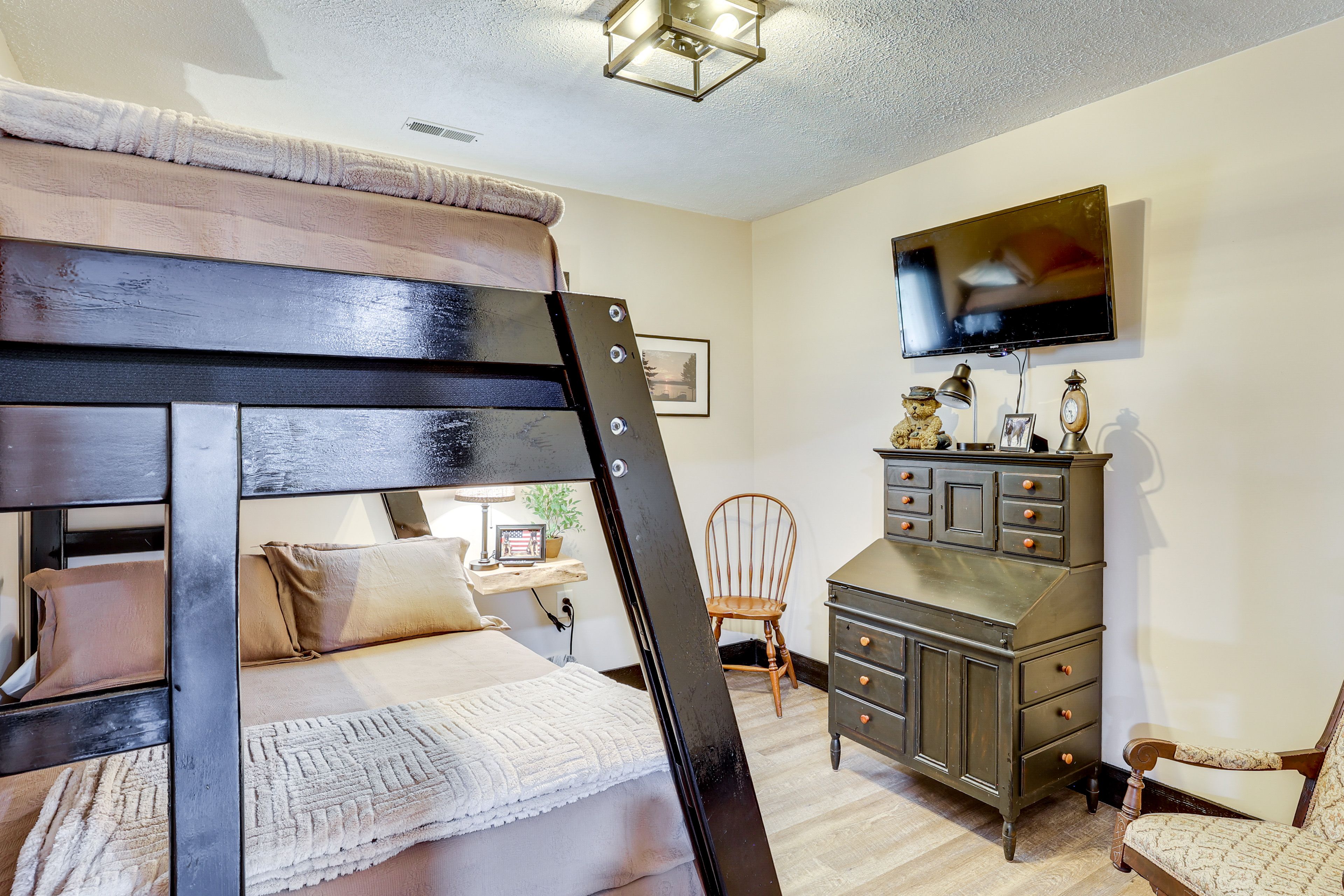 Bedroom 4 | Twin/Full Bunk Bed | Linens Provided