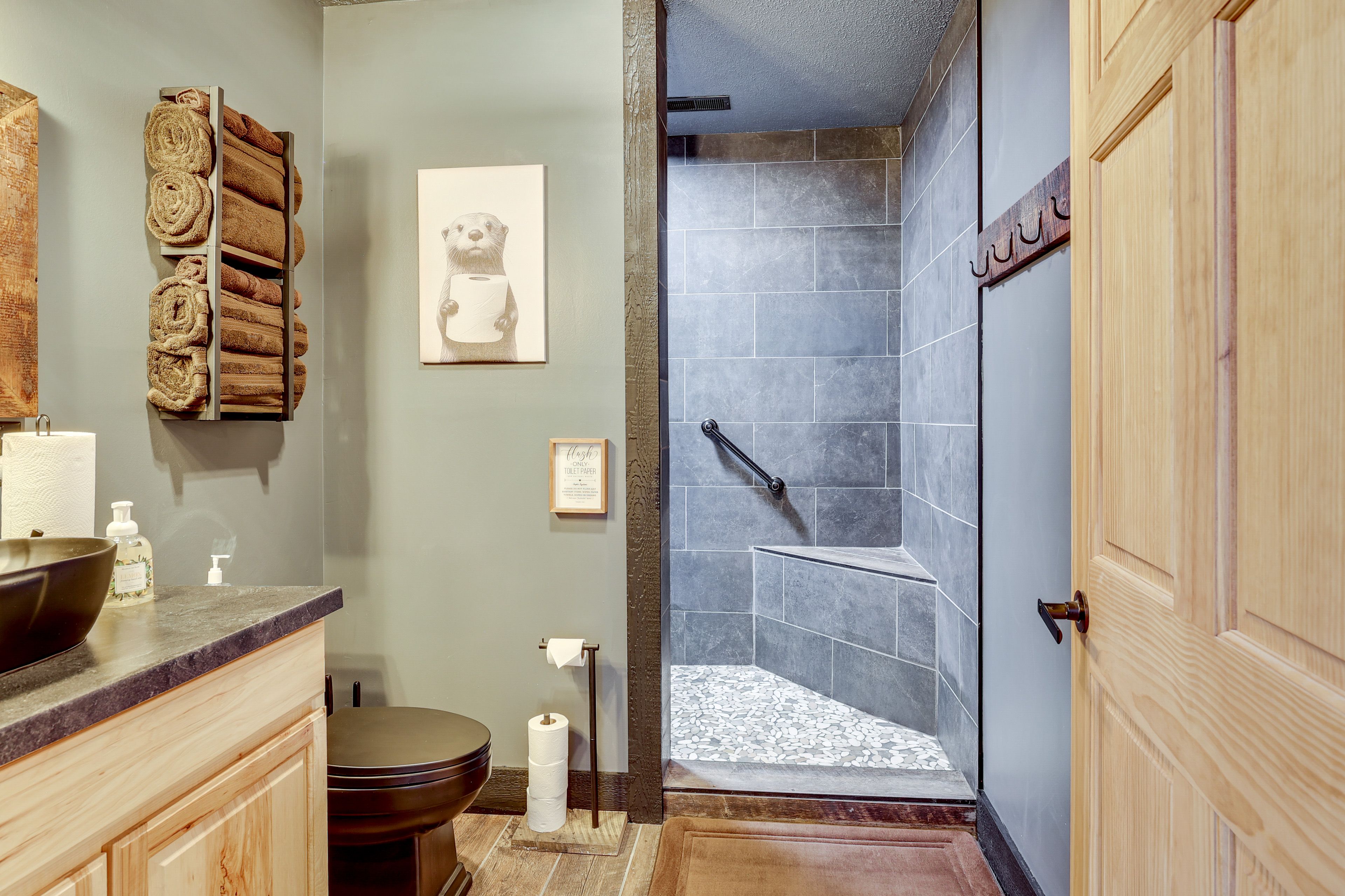 Full Bathroom | Towels Provided