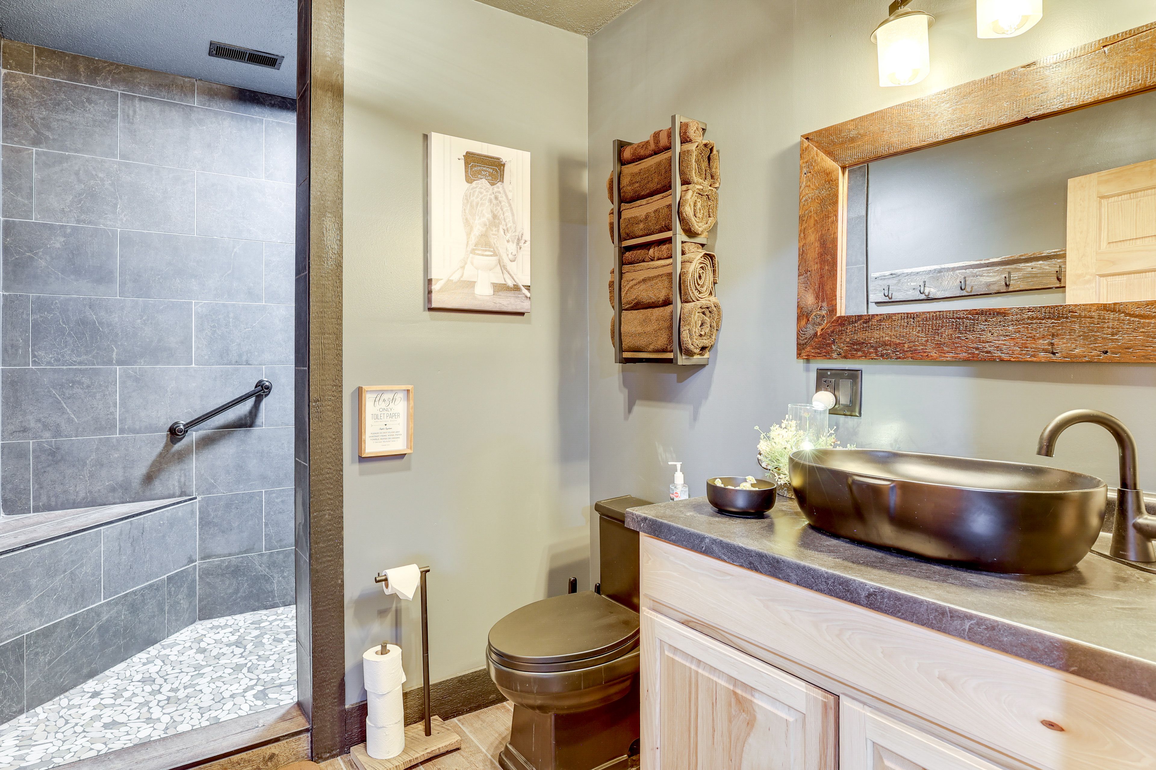 Full Bathroom | Towels Provided