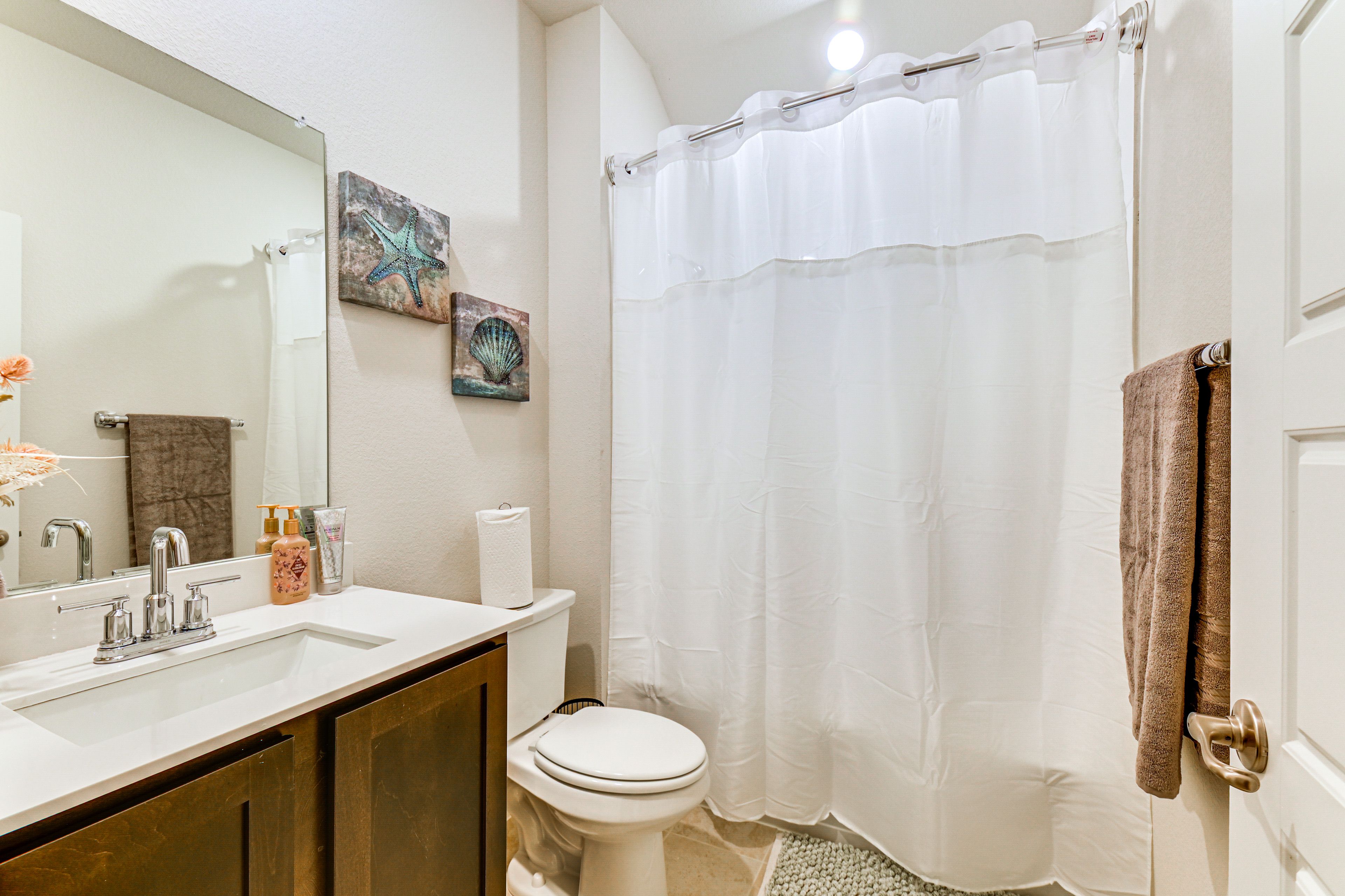 Full Bathroom | 2nd Floor