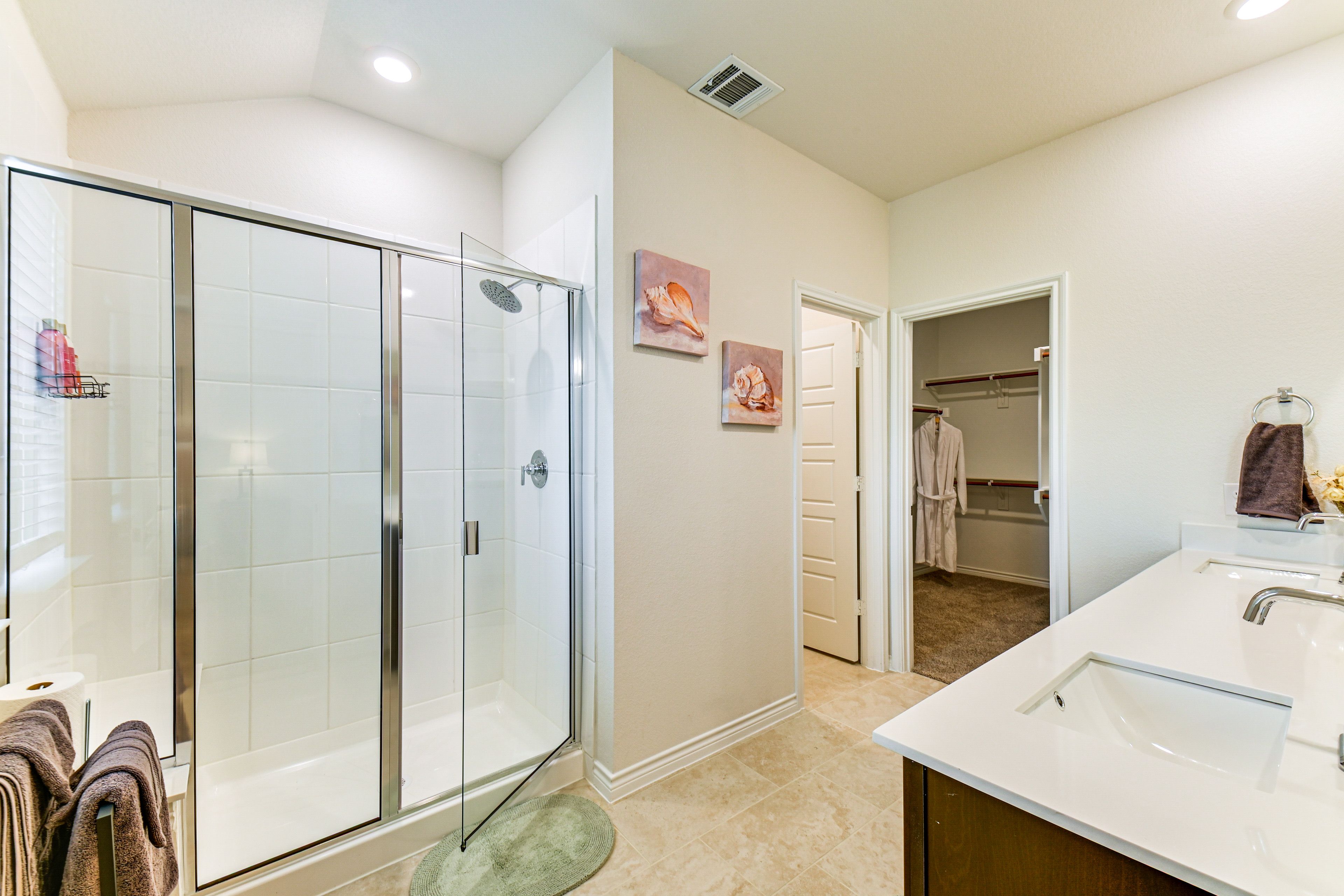 En-Suite Bathroom | 2nd Floor