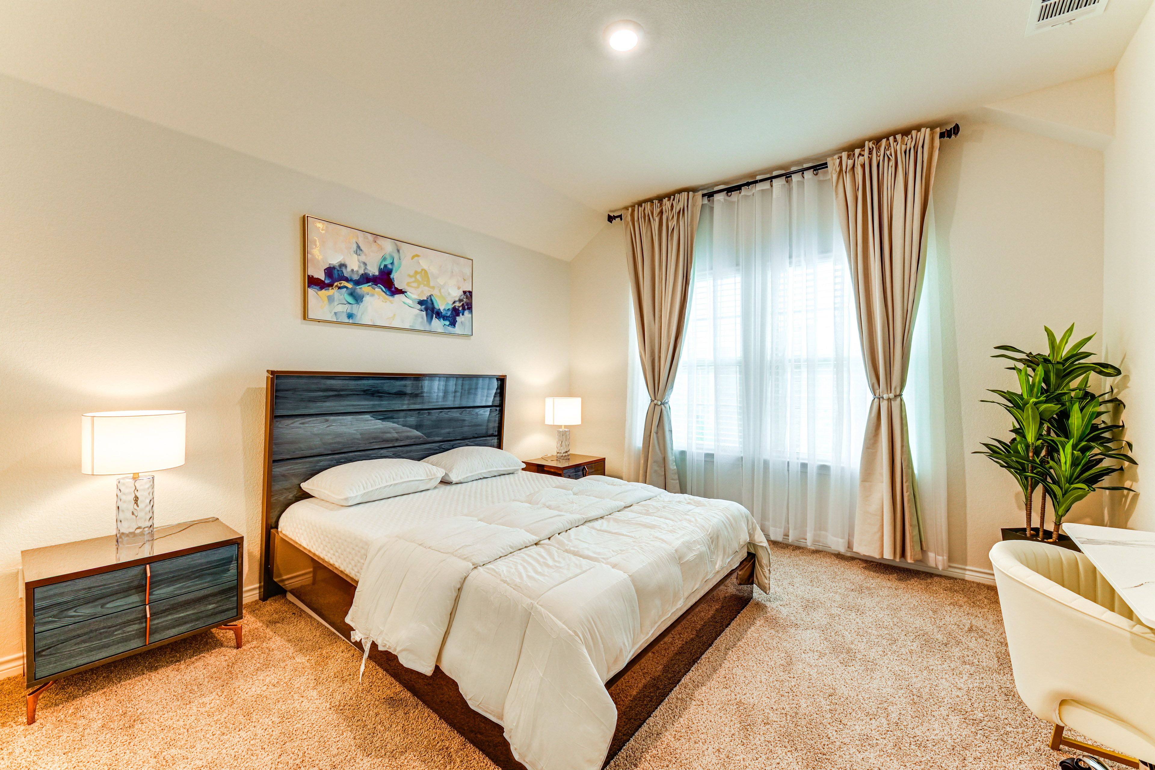 Bedroom 2 | 2nd Floor | Queen Bed | Laptop-Friendly Workspace