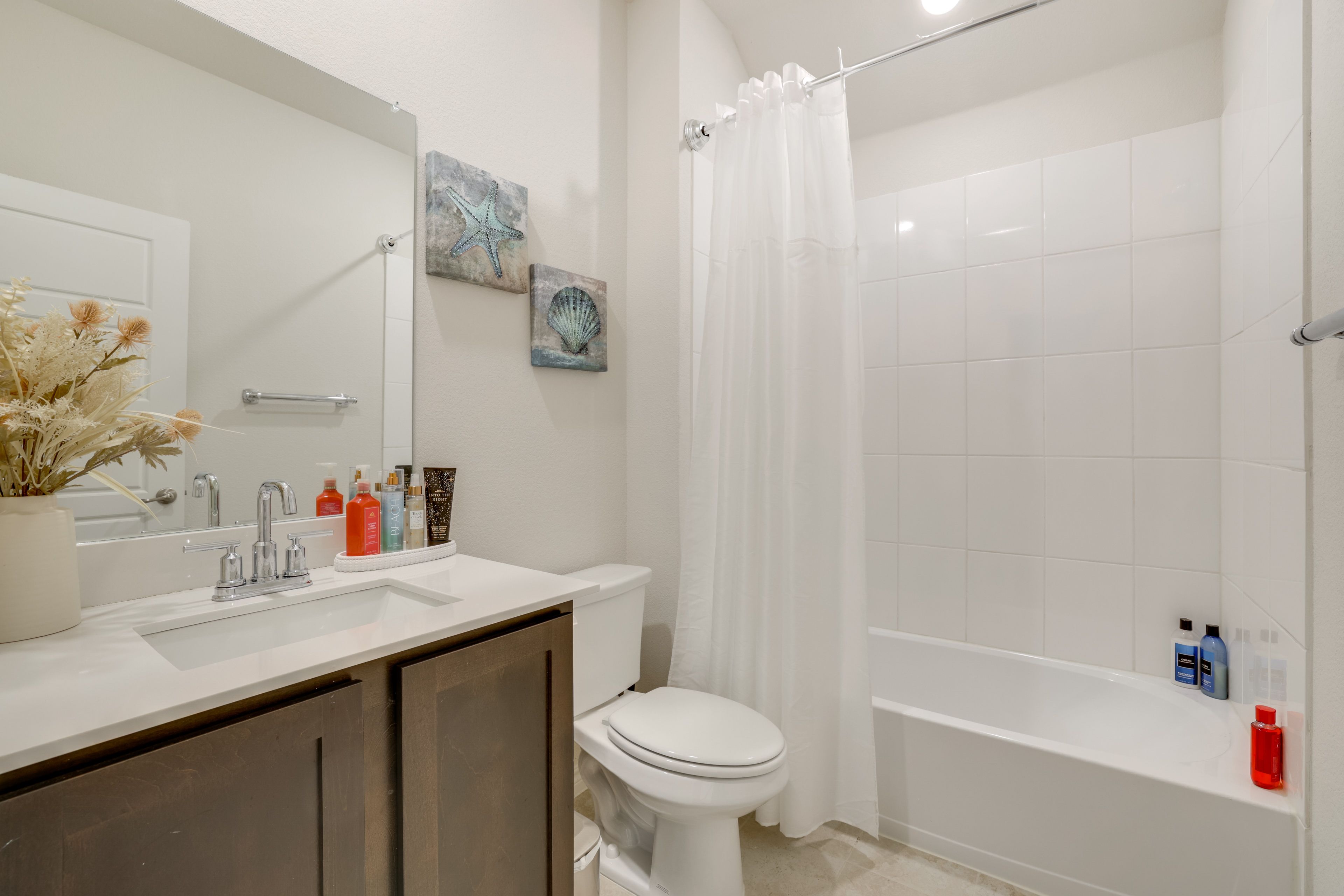 Full Bathroom | 2nd Floor