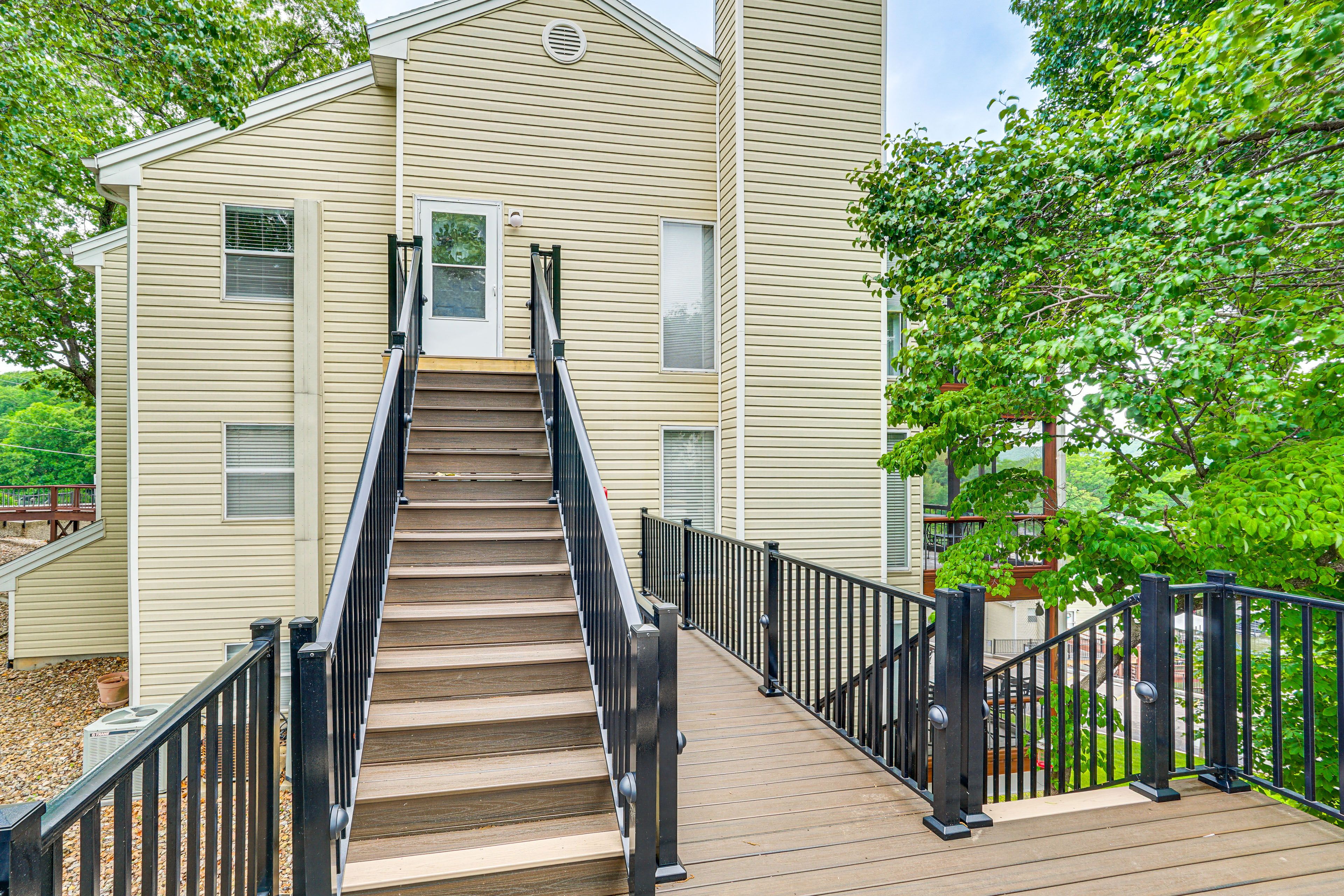 Exterior | Entryway