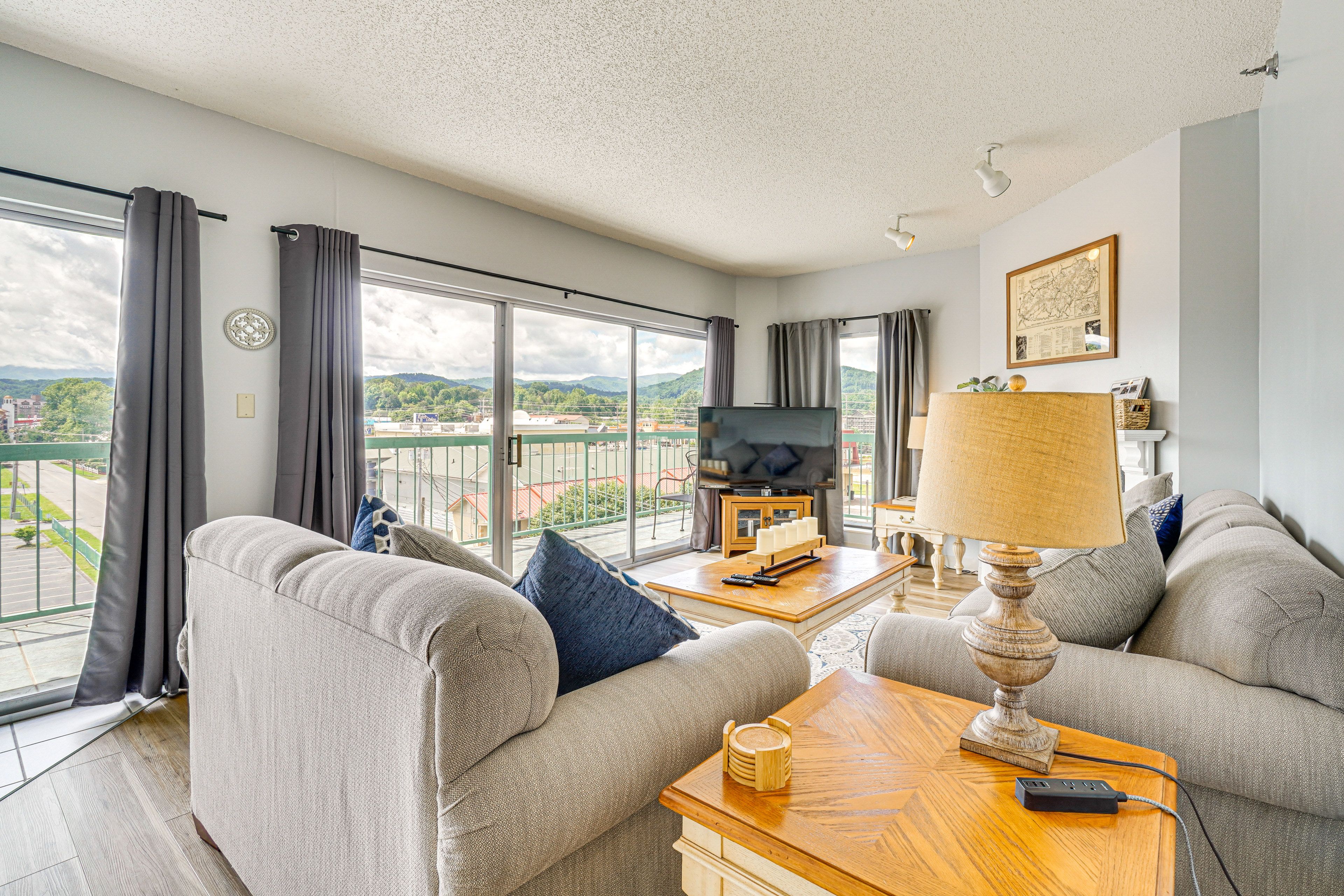 Pigeon Forge Vacation Rental | 3BR | 2BA | 1,340 Sq Ft | Step-Free Access