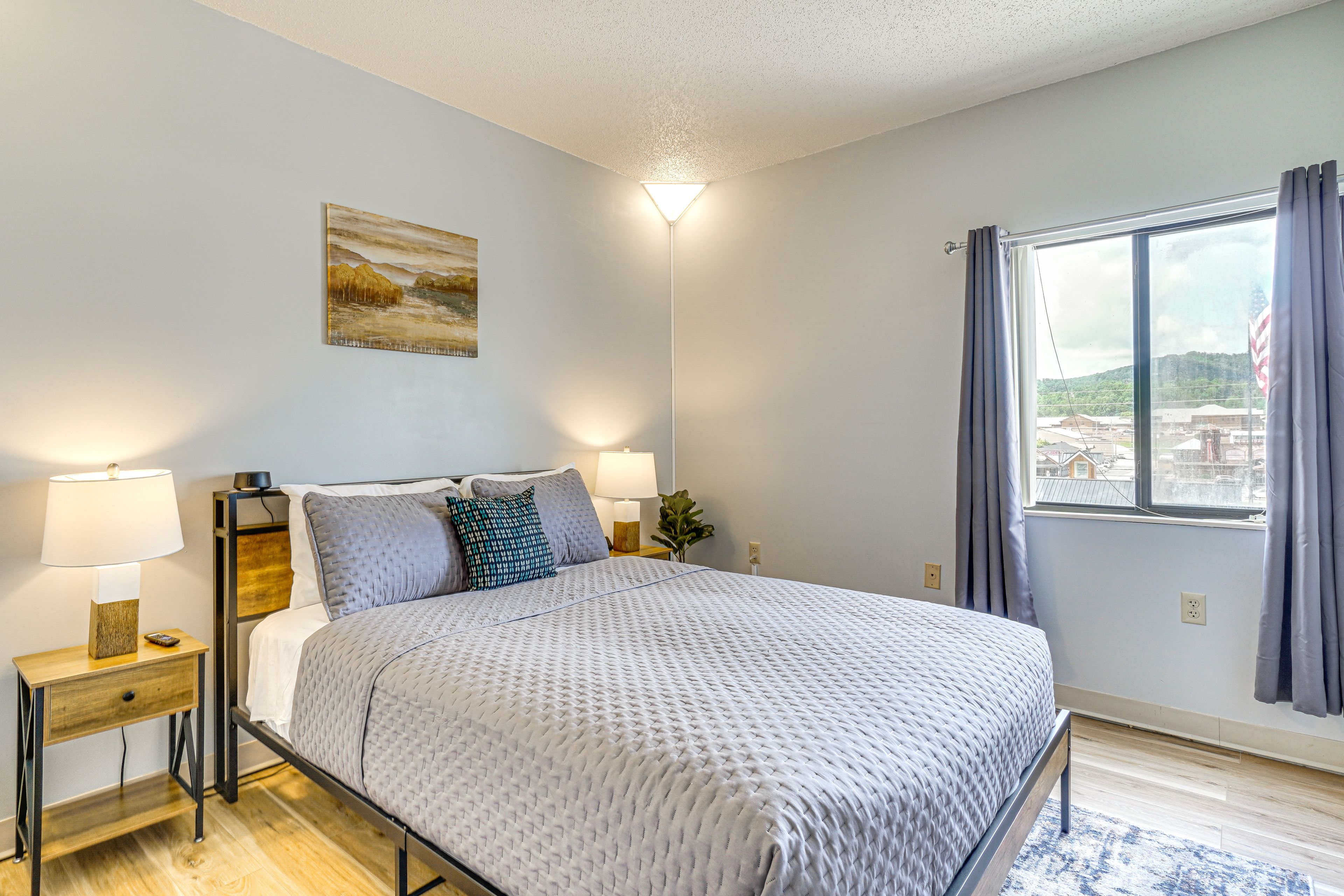Bedroom 3 | Queen Bed