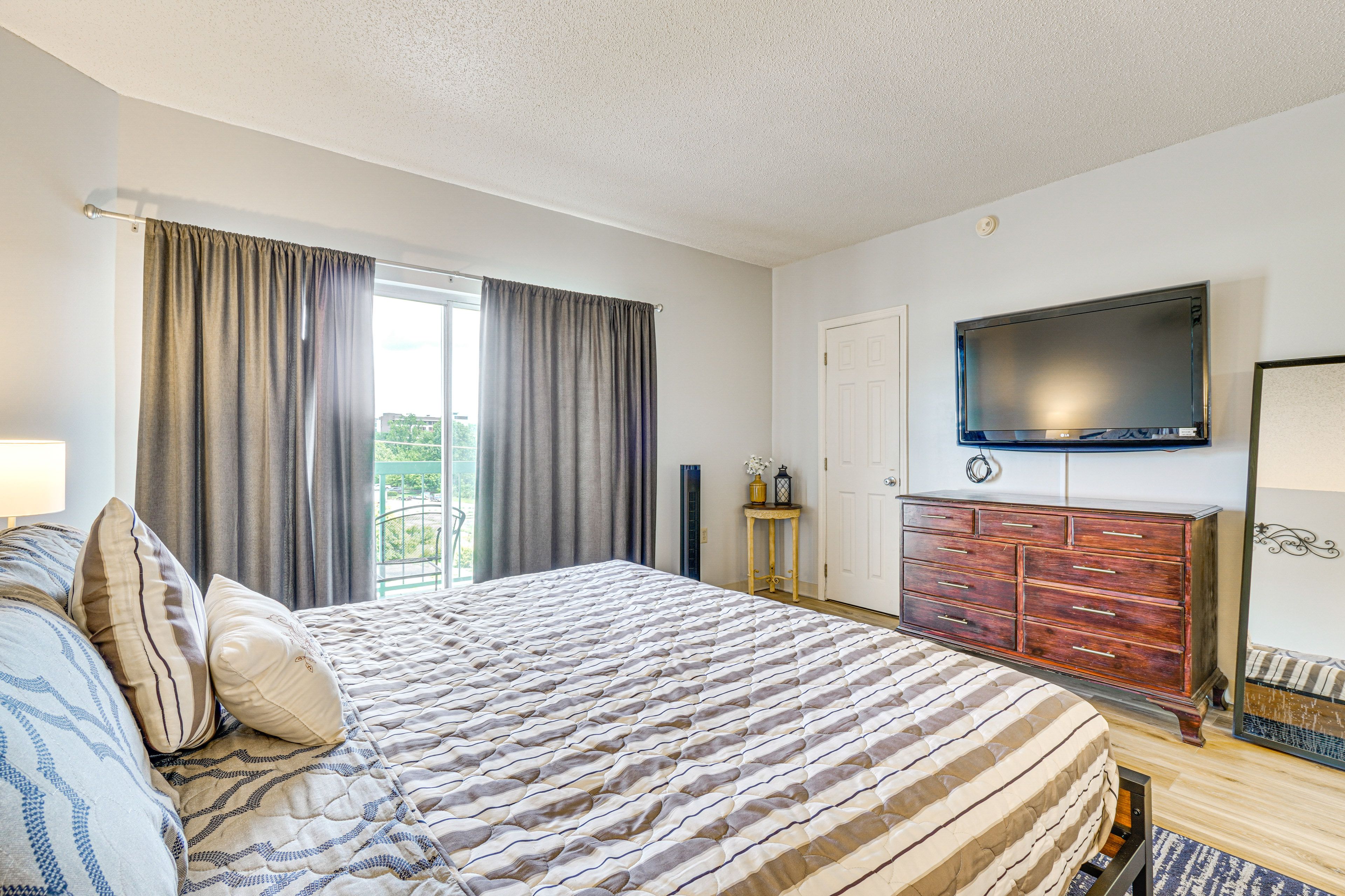 Bedroom 1 | King Bed | Linens Provided