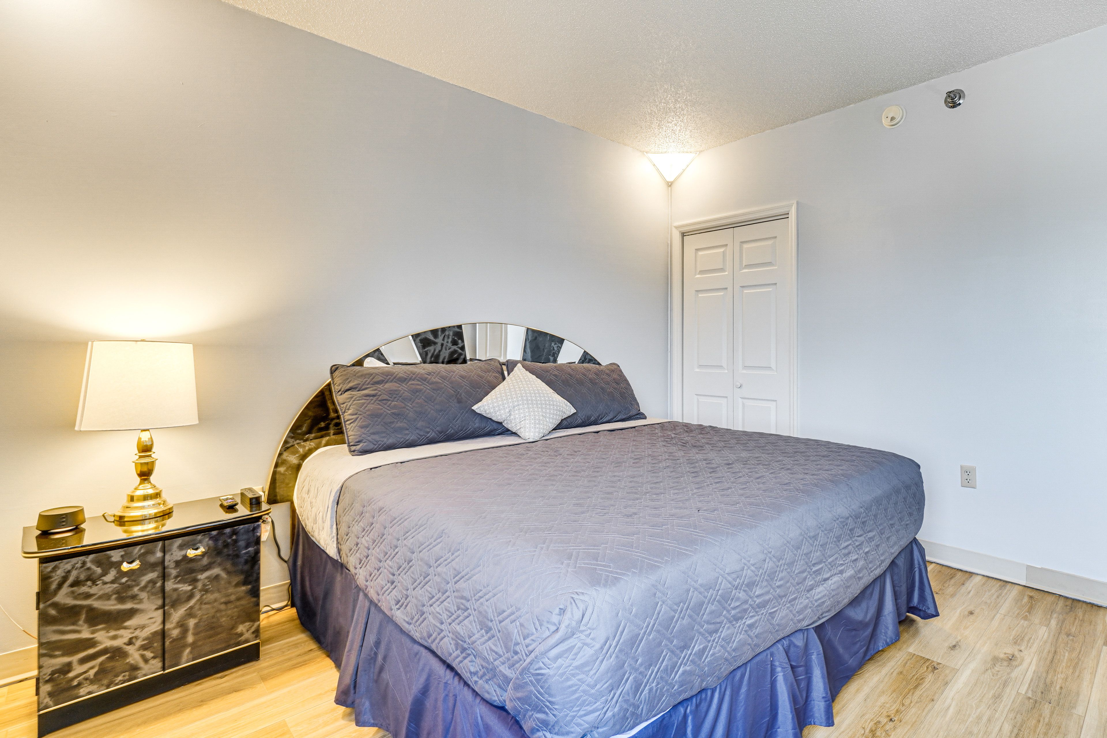 Bedroom 2 | King Bed