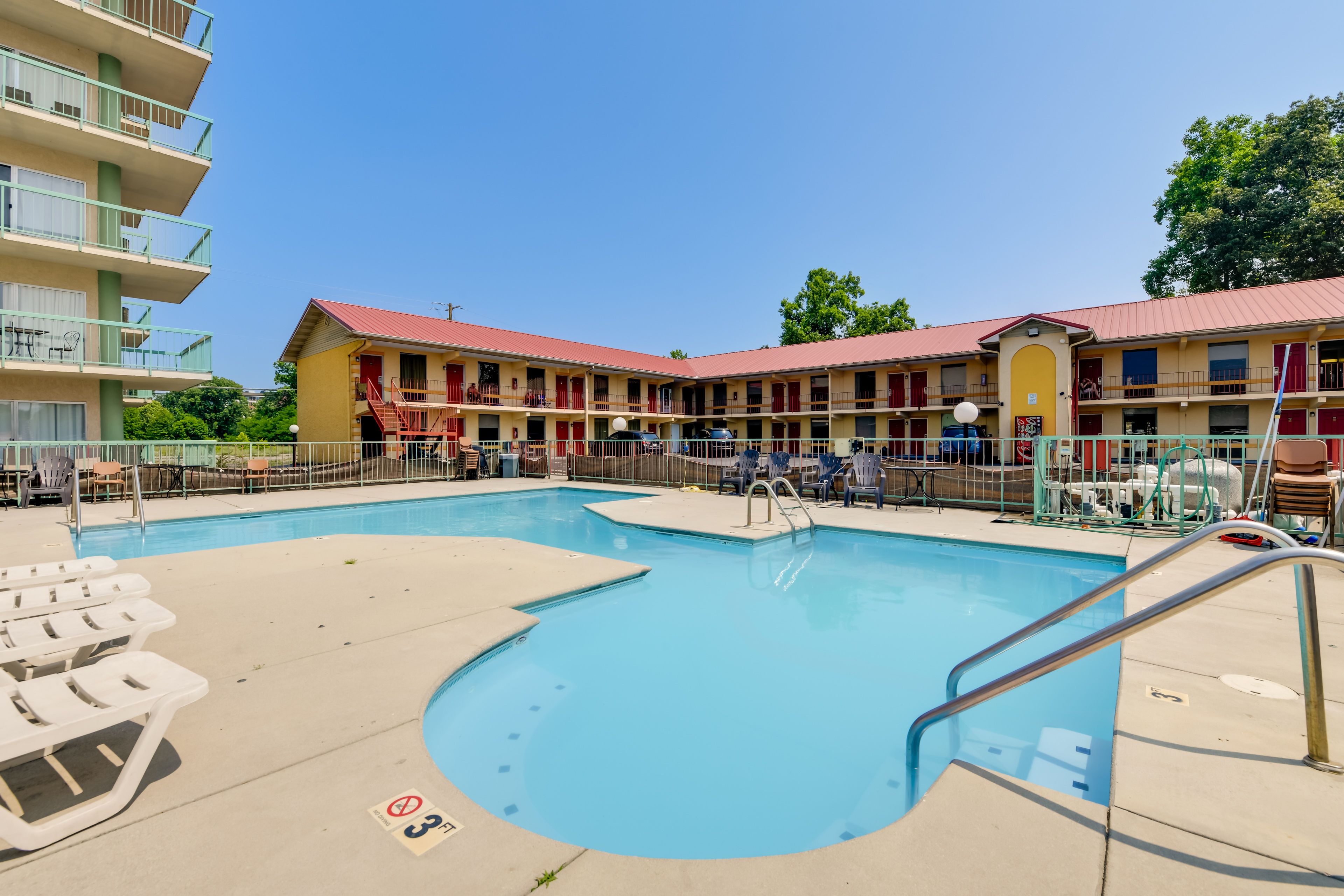 River Place Condos 2 Community Pool