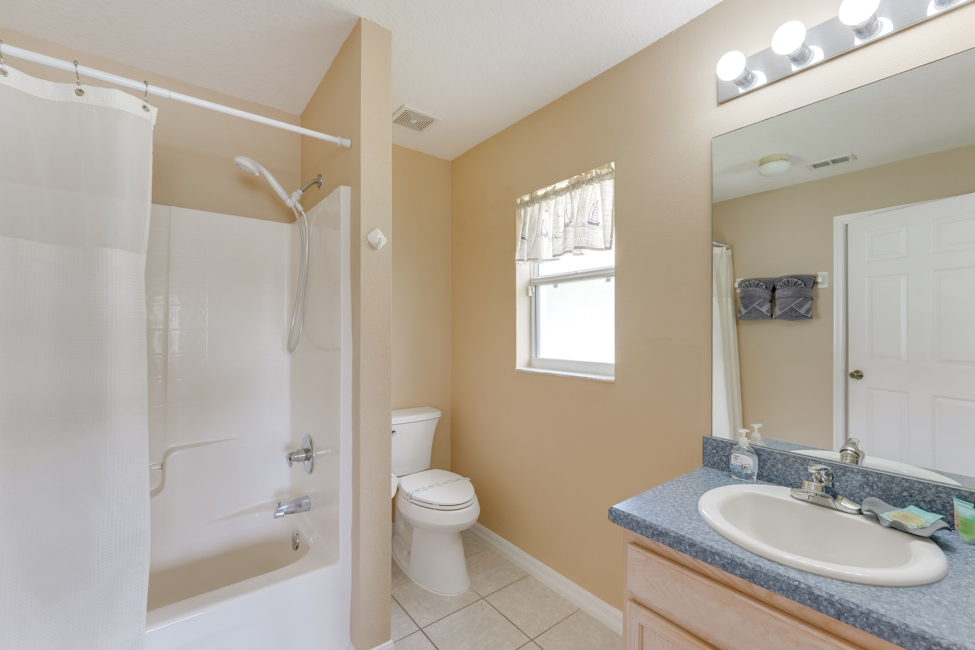 En-Suite Bathroom | Complimentary Toiletries