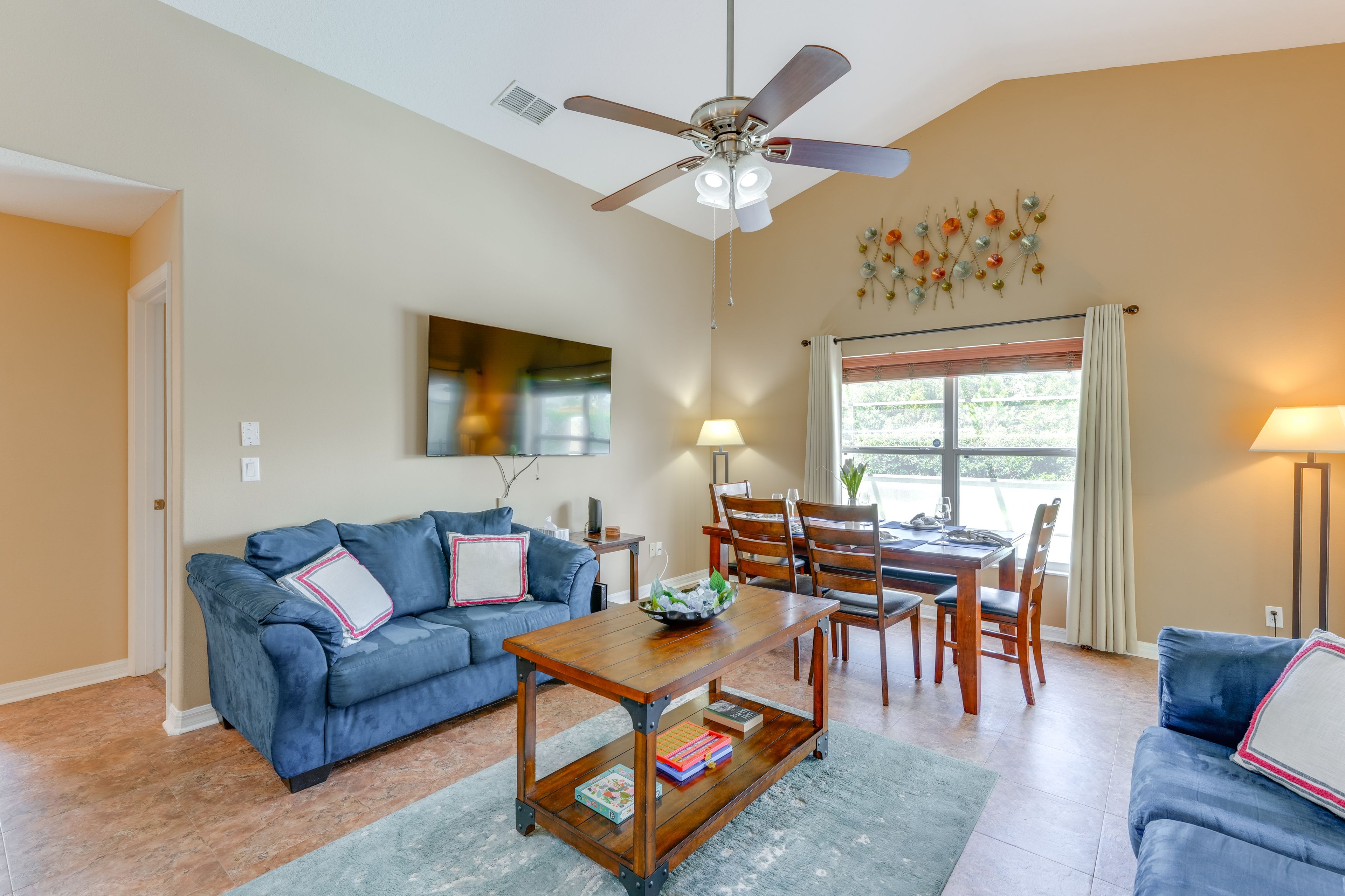 Living Room | Smart TV
