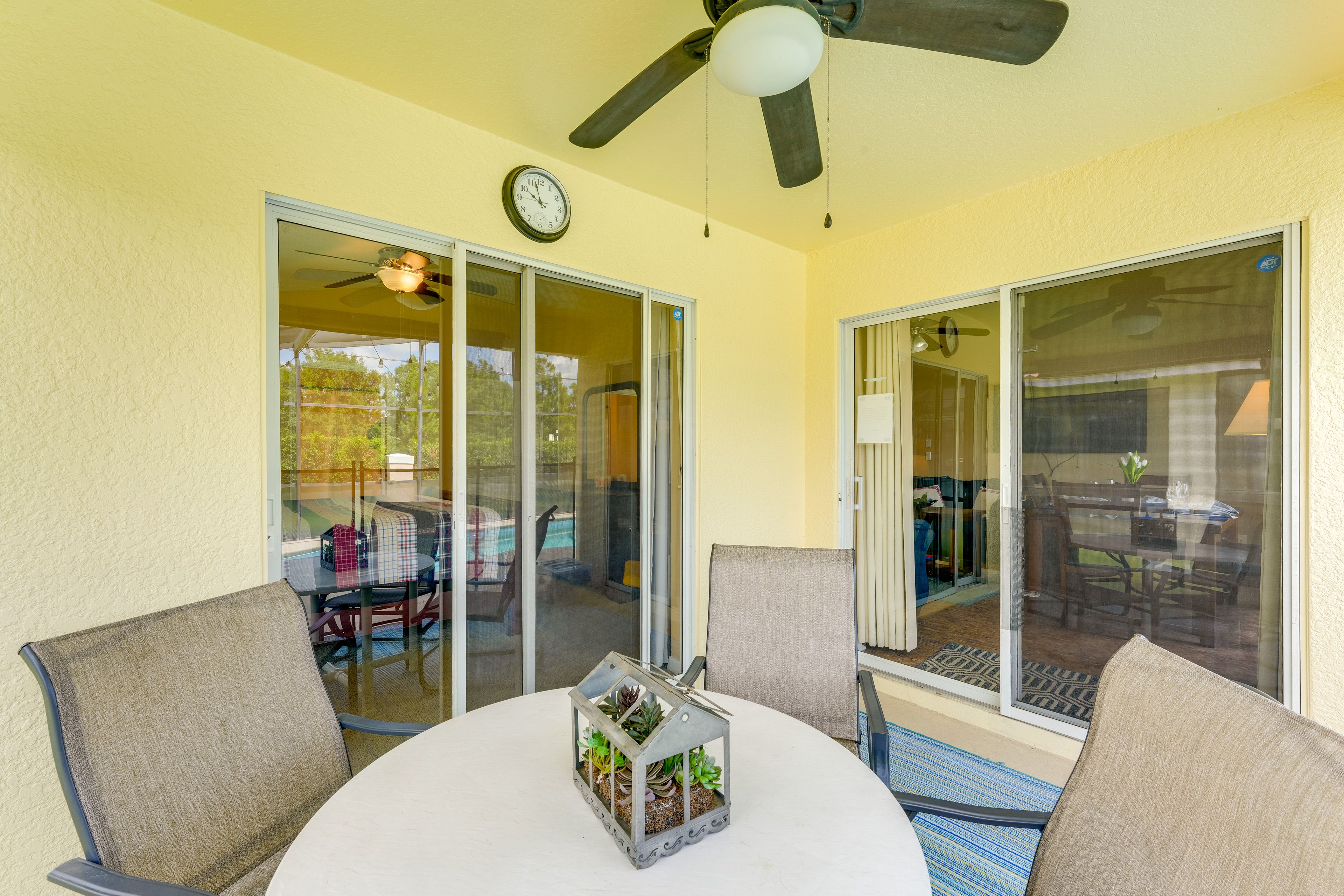 Screened Patio | Outdoor Dining