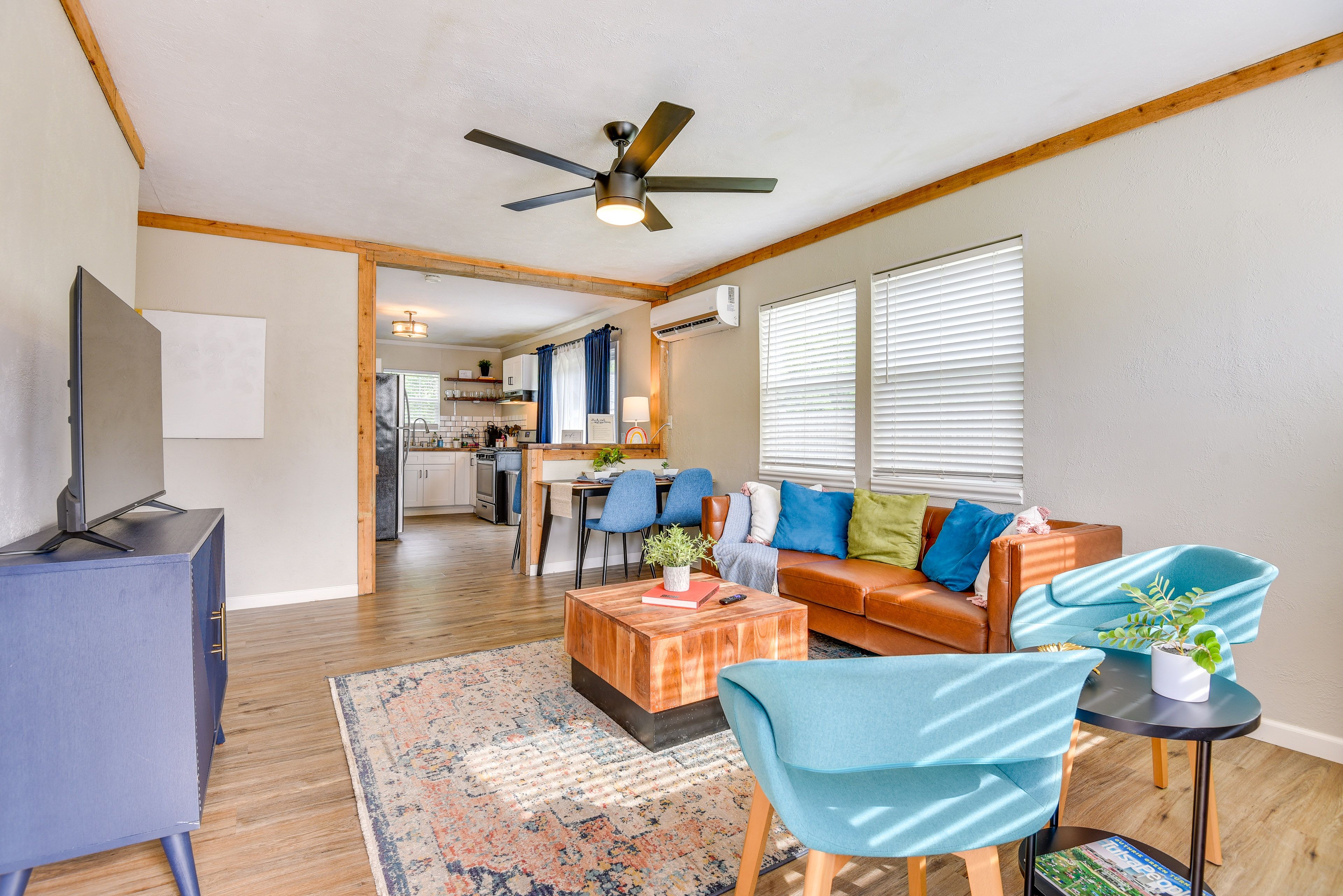 Living Room | Free WiFi | Smart TV | Mini-Split A/C