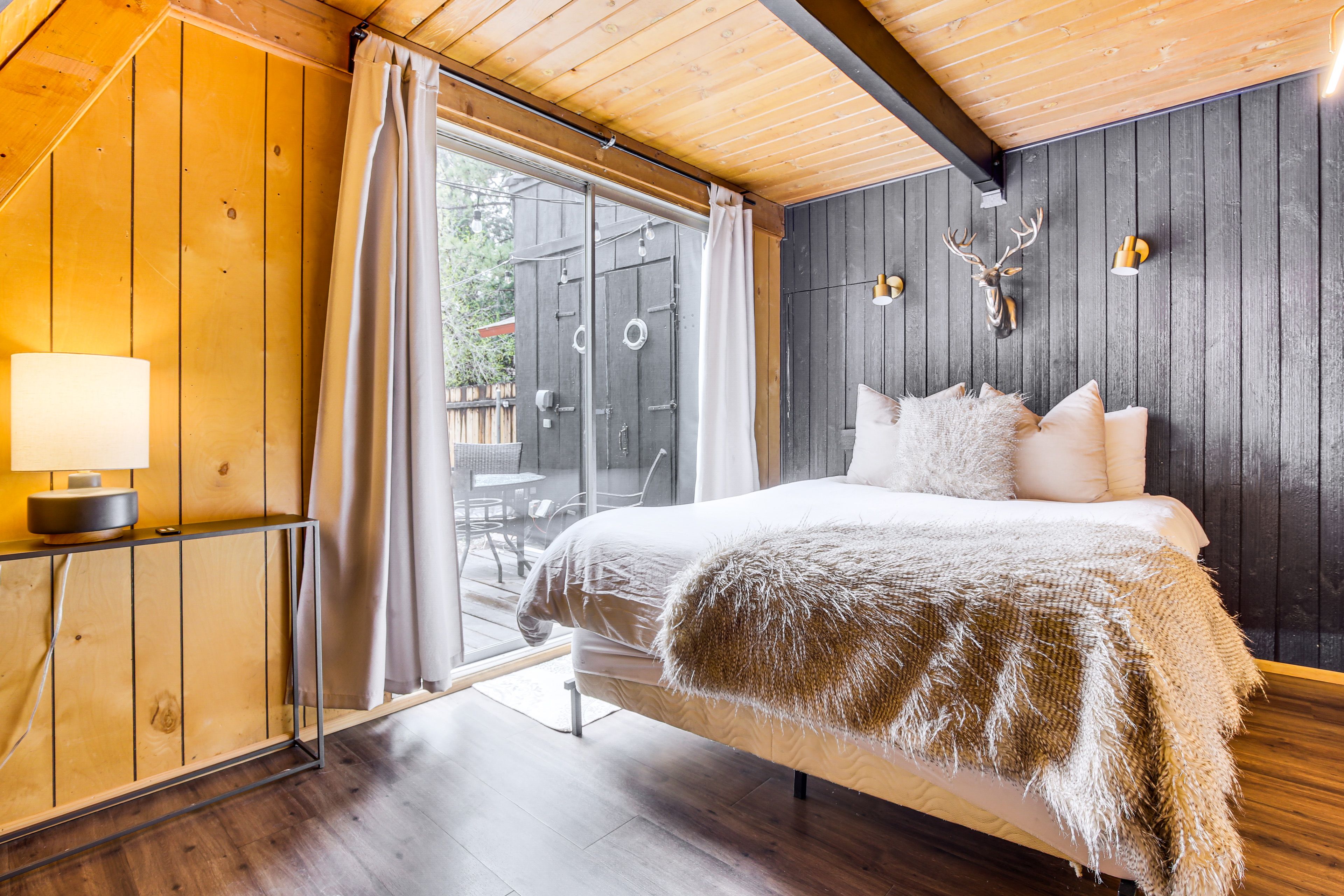 Bedroom | 1st Floor | King Bed | Linens Provided
