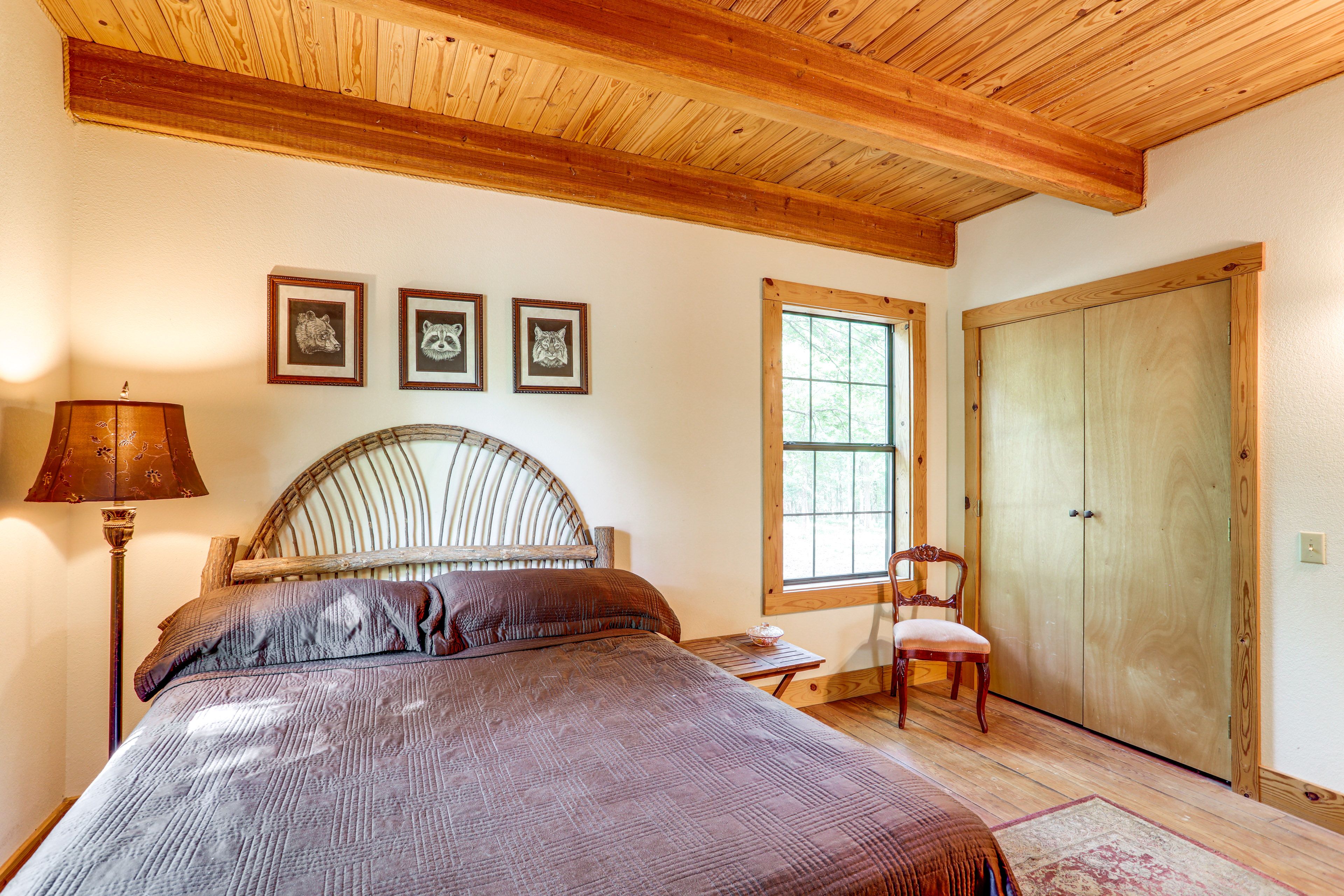 Bedroom 2 | 1st Floor | Queen Bed