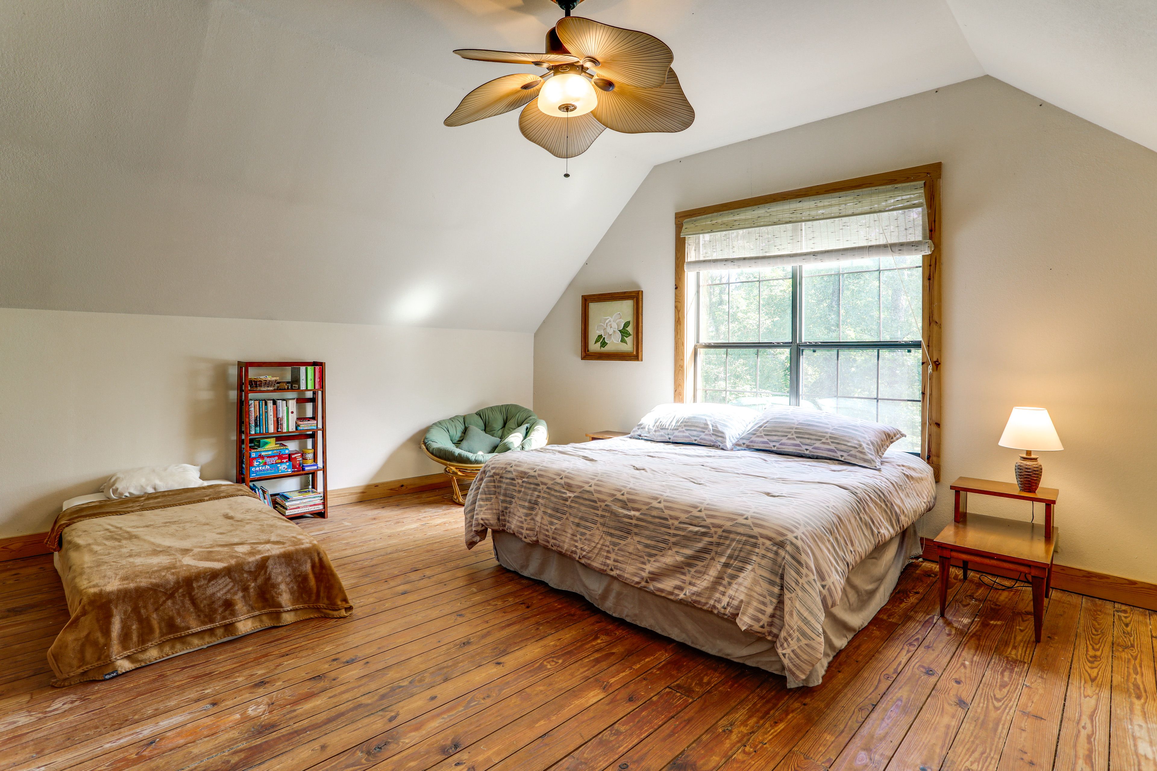 Sleeping Room | 2nd Floor | King Bed | 2 Full Beds | Full & Twin Mattresses