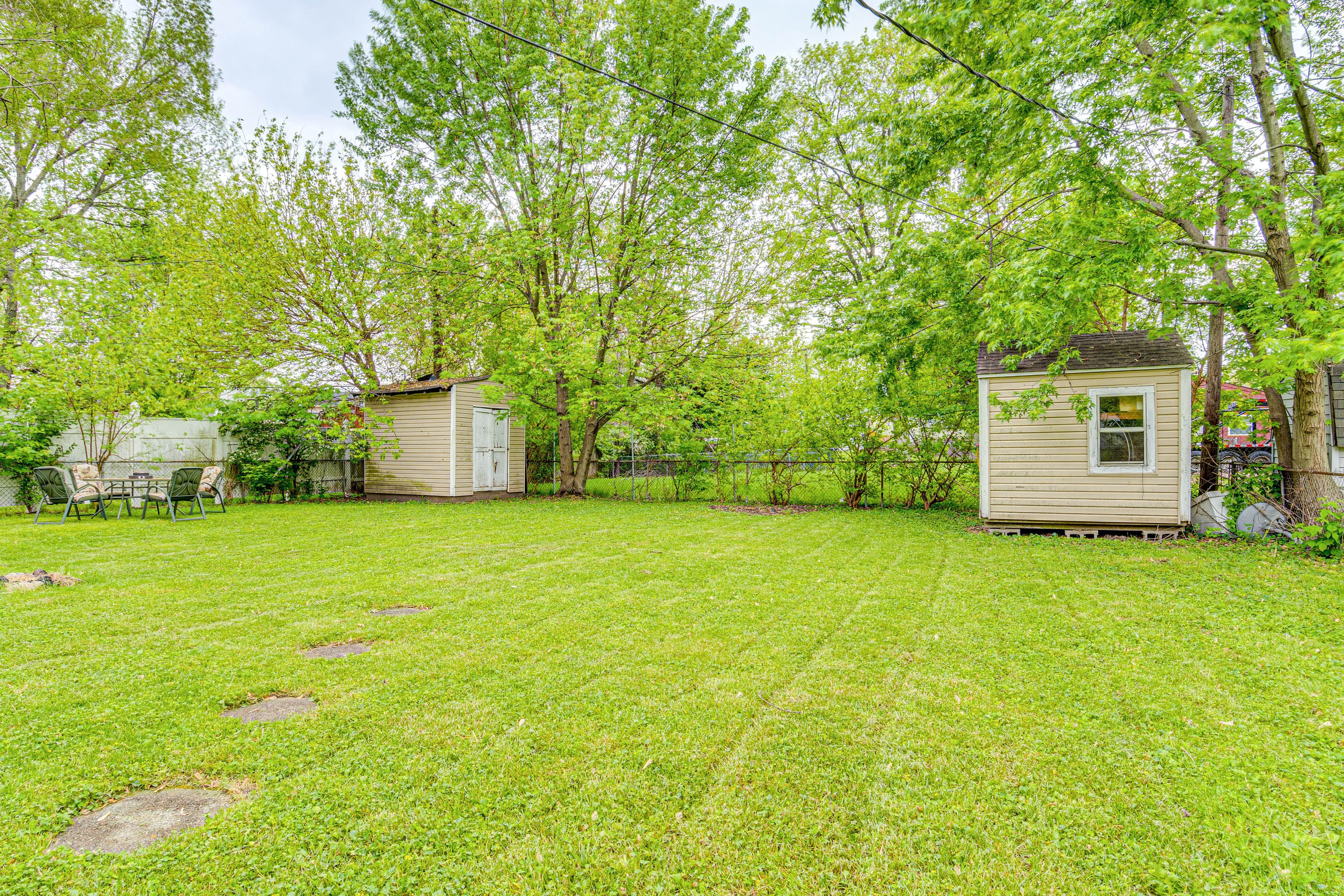 Fenced Backyard | Outdoor Dining Area