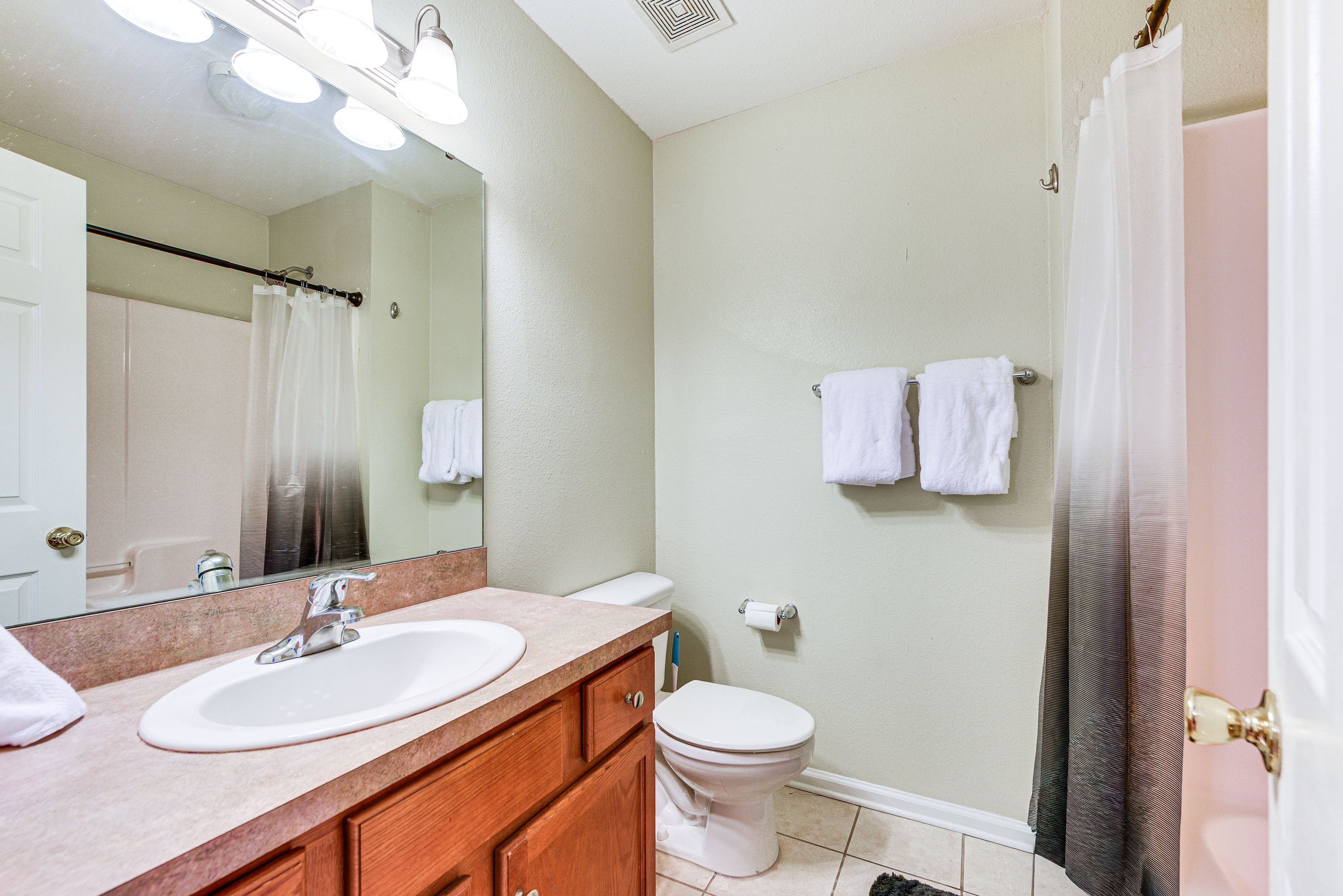 En-Suite Bathroom | 2nd Floor