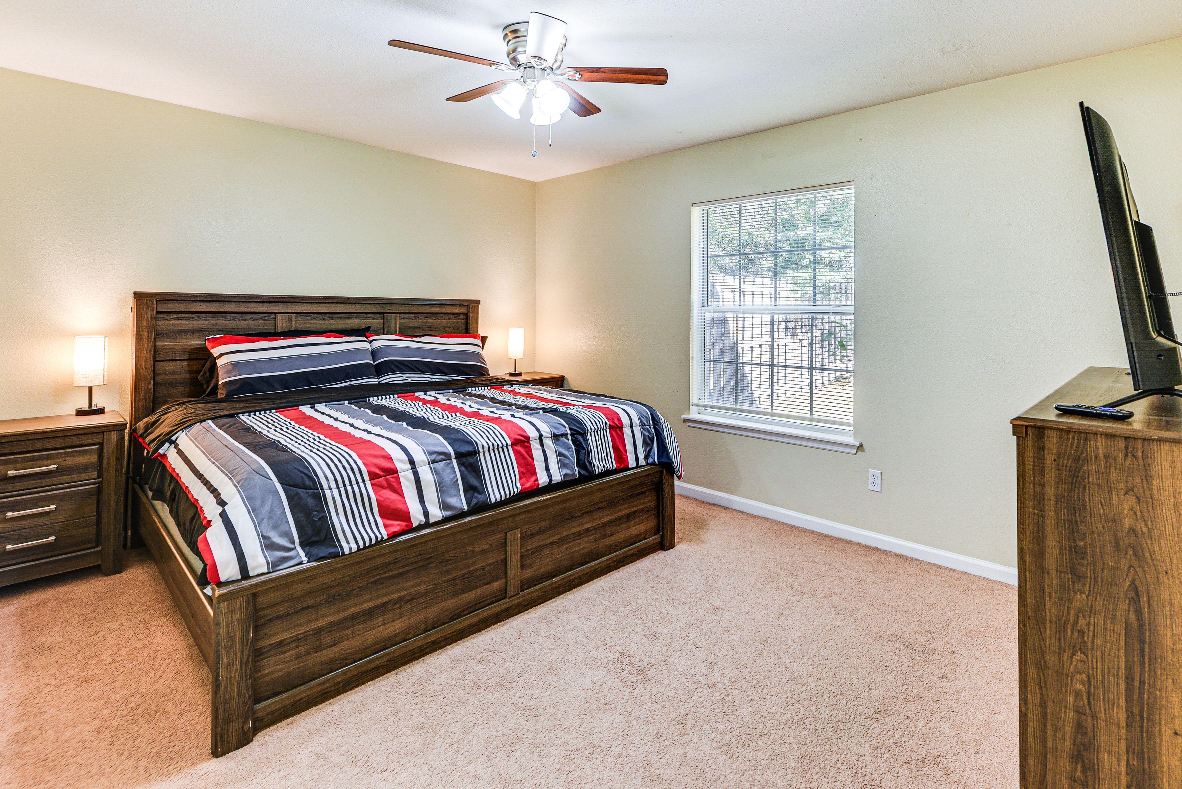 Bedroom 1 | King Bed | En-Suite Bathroom | 1st Floor