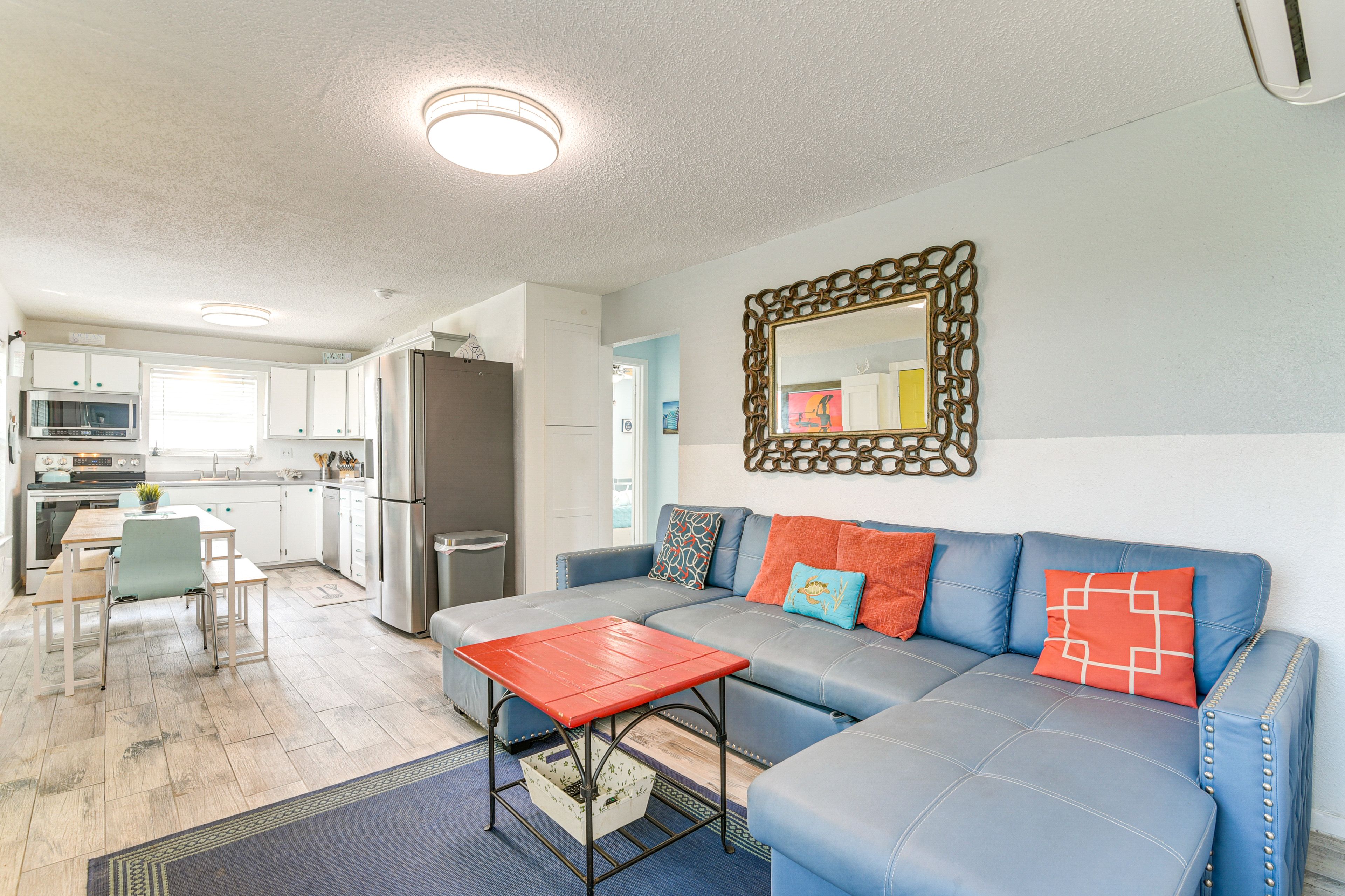 Living Room | Free WiFi | Central Heating & A/C | Smart TV | Full Sleeper Sofa