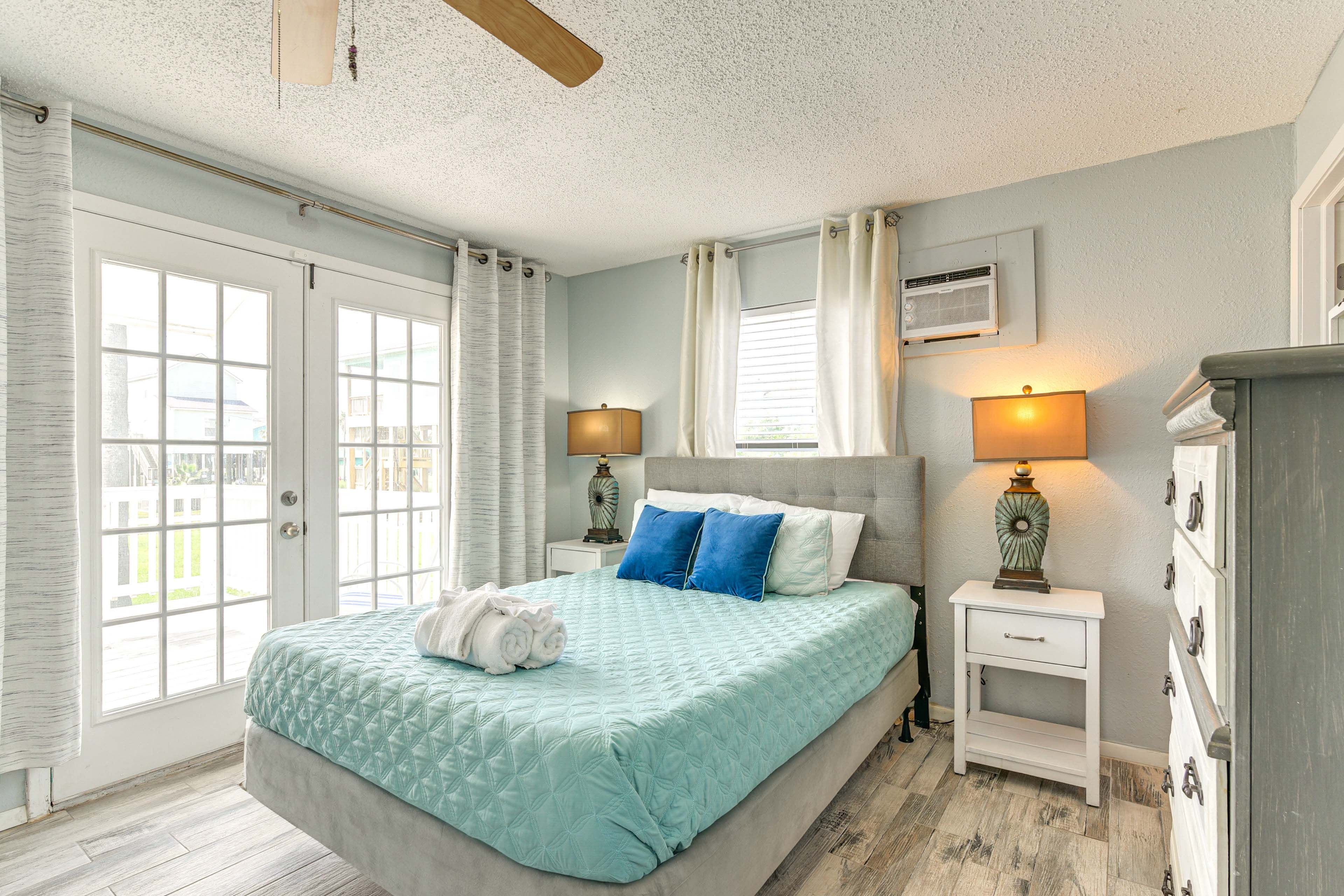 Bedroom 1 | Queen Bed | Linens Provided
