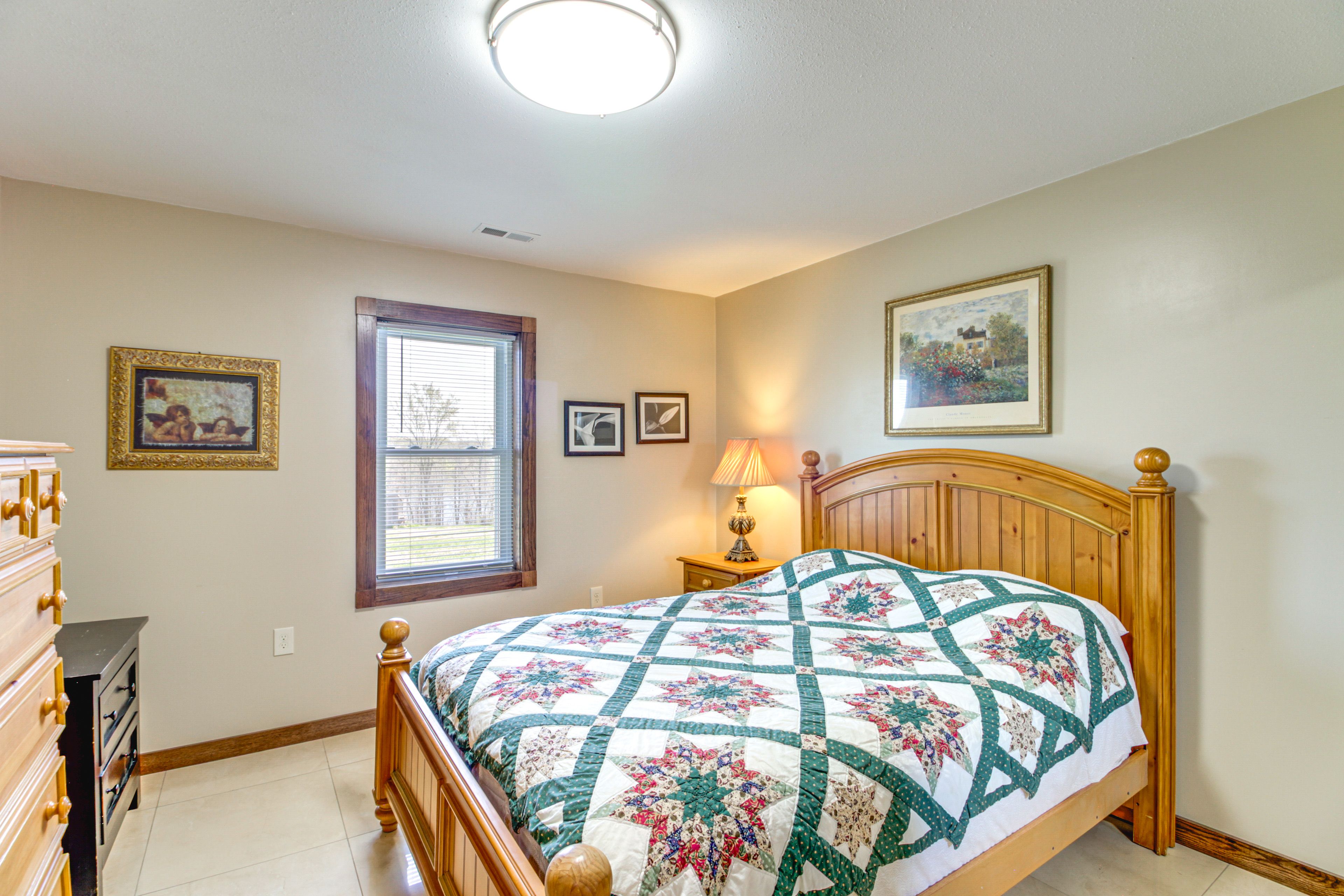 Bedroom 2 | Queen Bed