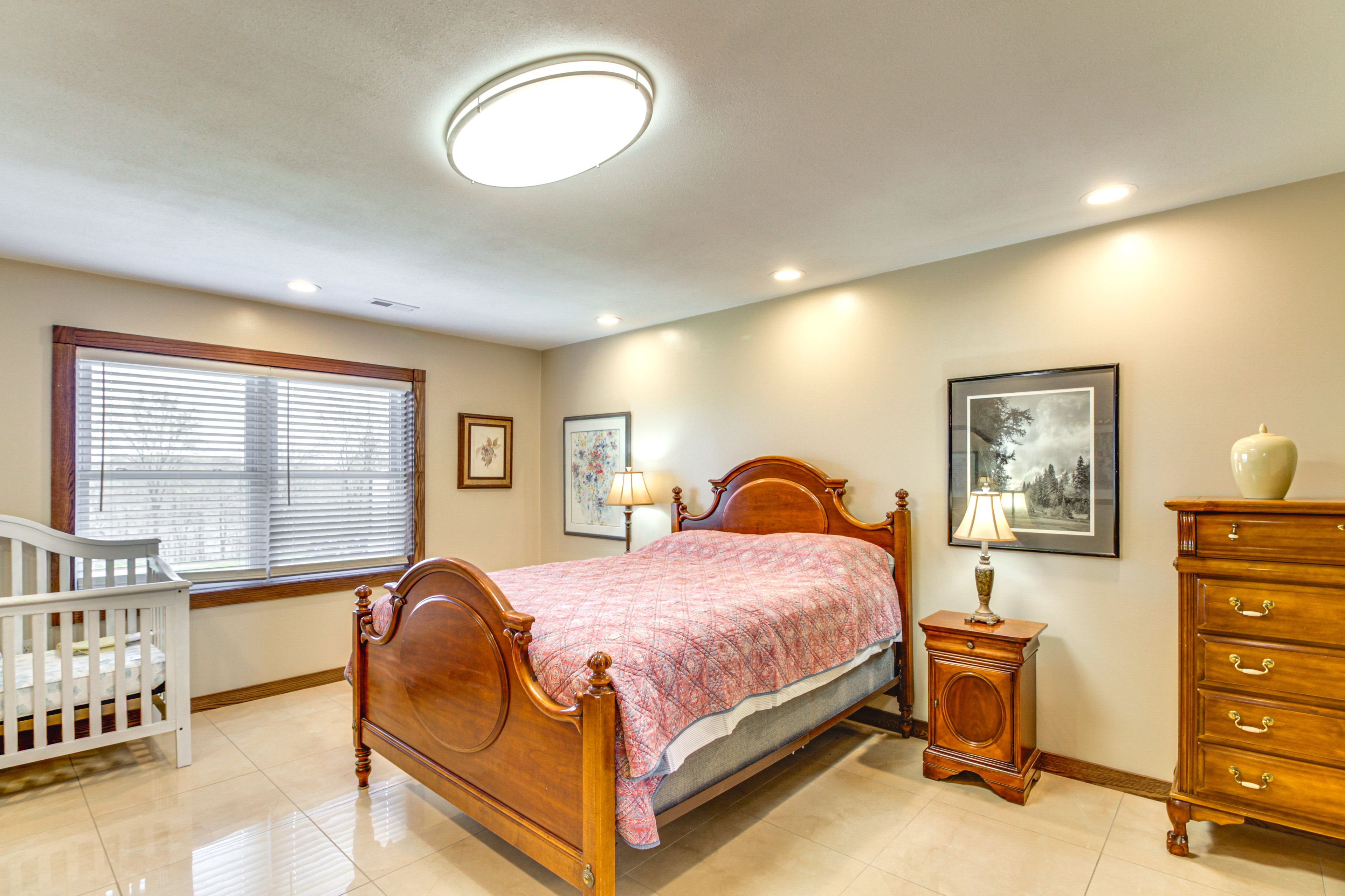 Bedroom 1 | Queen Bed | Linens Provided | En-Suite Bathroom