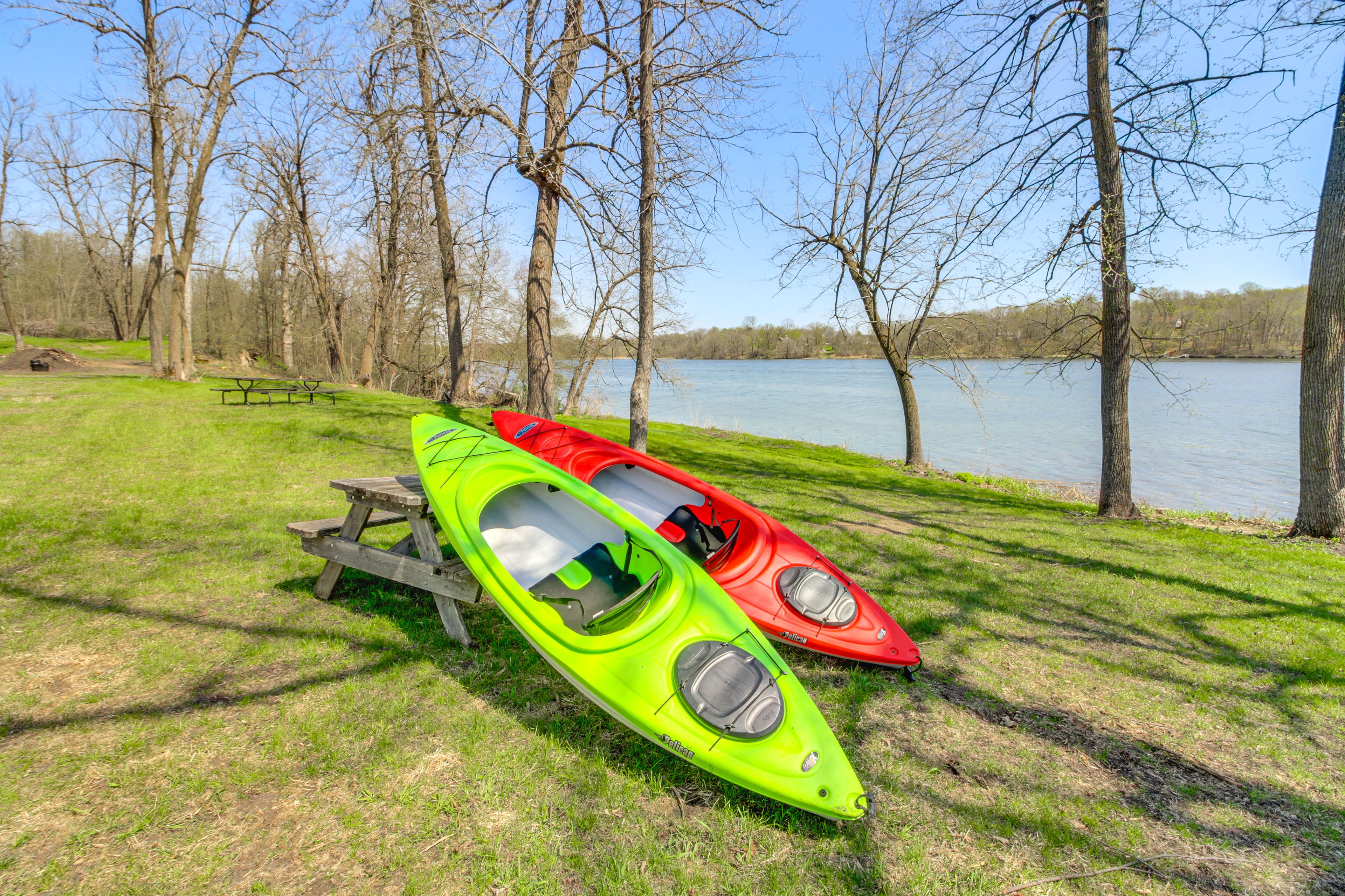 Spacious Yard | 2 Kayaks | Life Vests