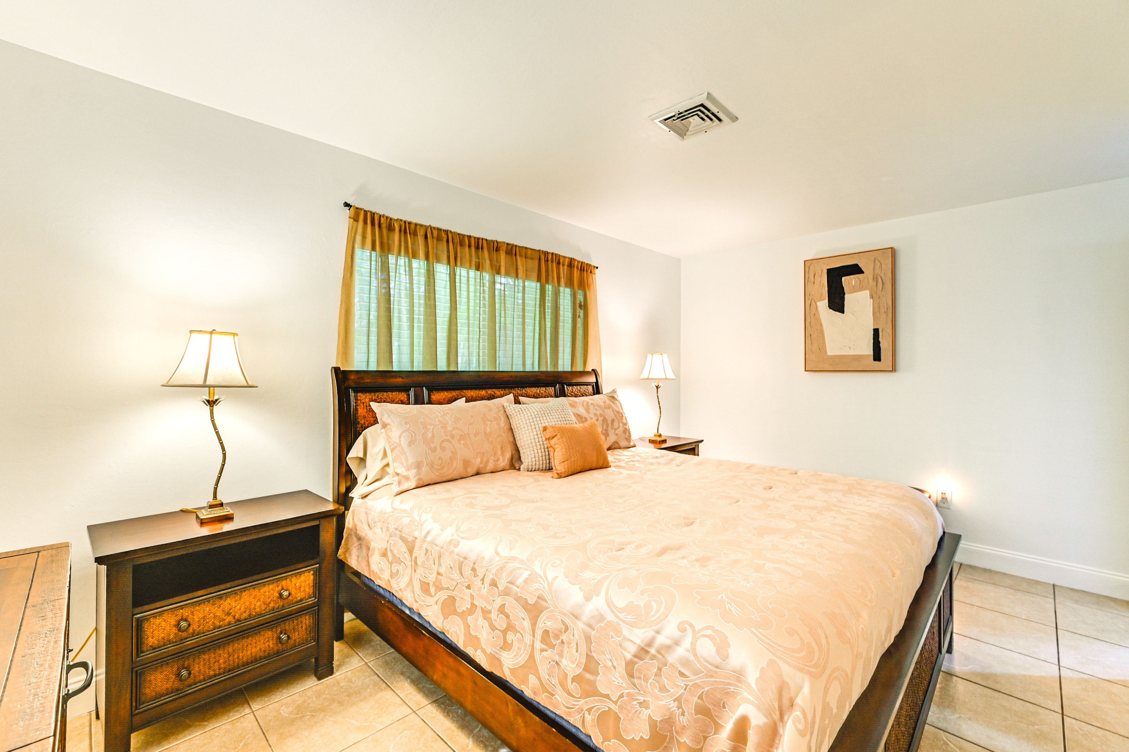 Bedroom 2 | Queen Bed