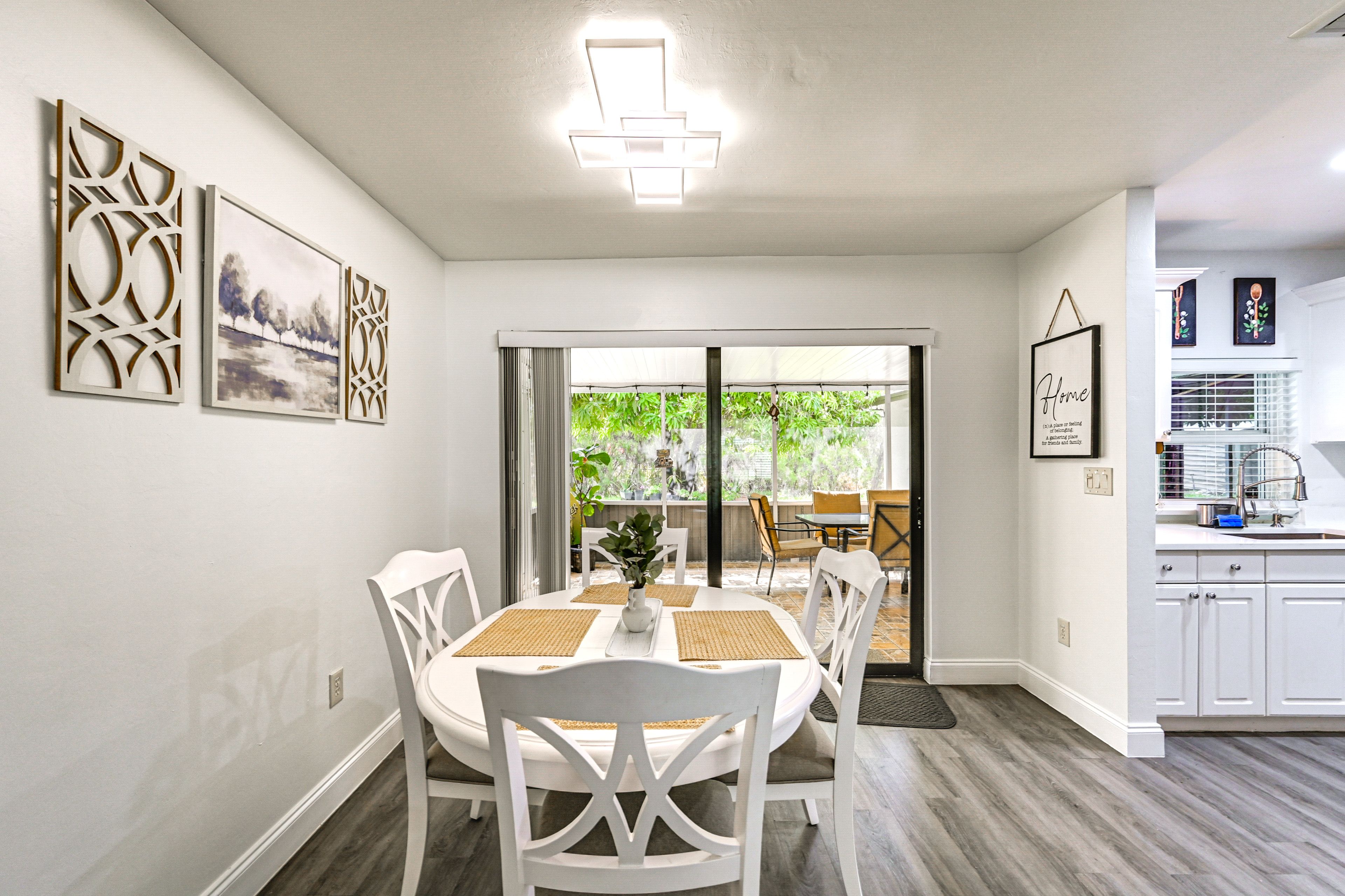 Dining Table | Dishware/Flatware