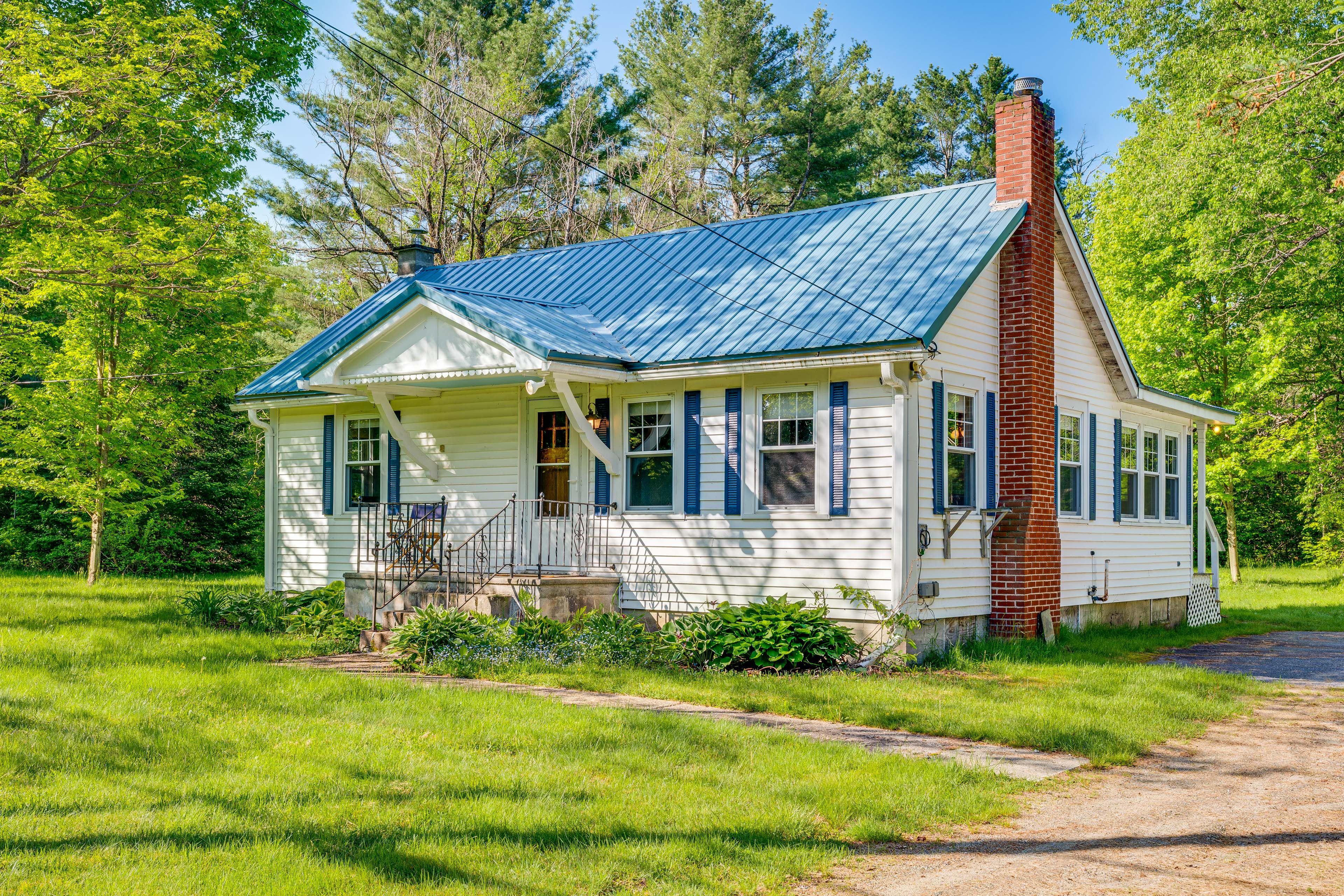 Bethlehem Vacation Rental | 2BR | 1BA | 865 Sq Ft | 5 Steps to Enter