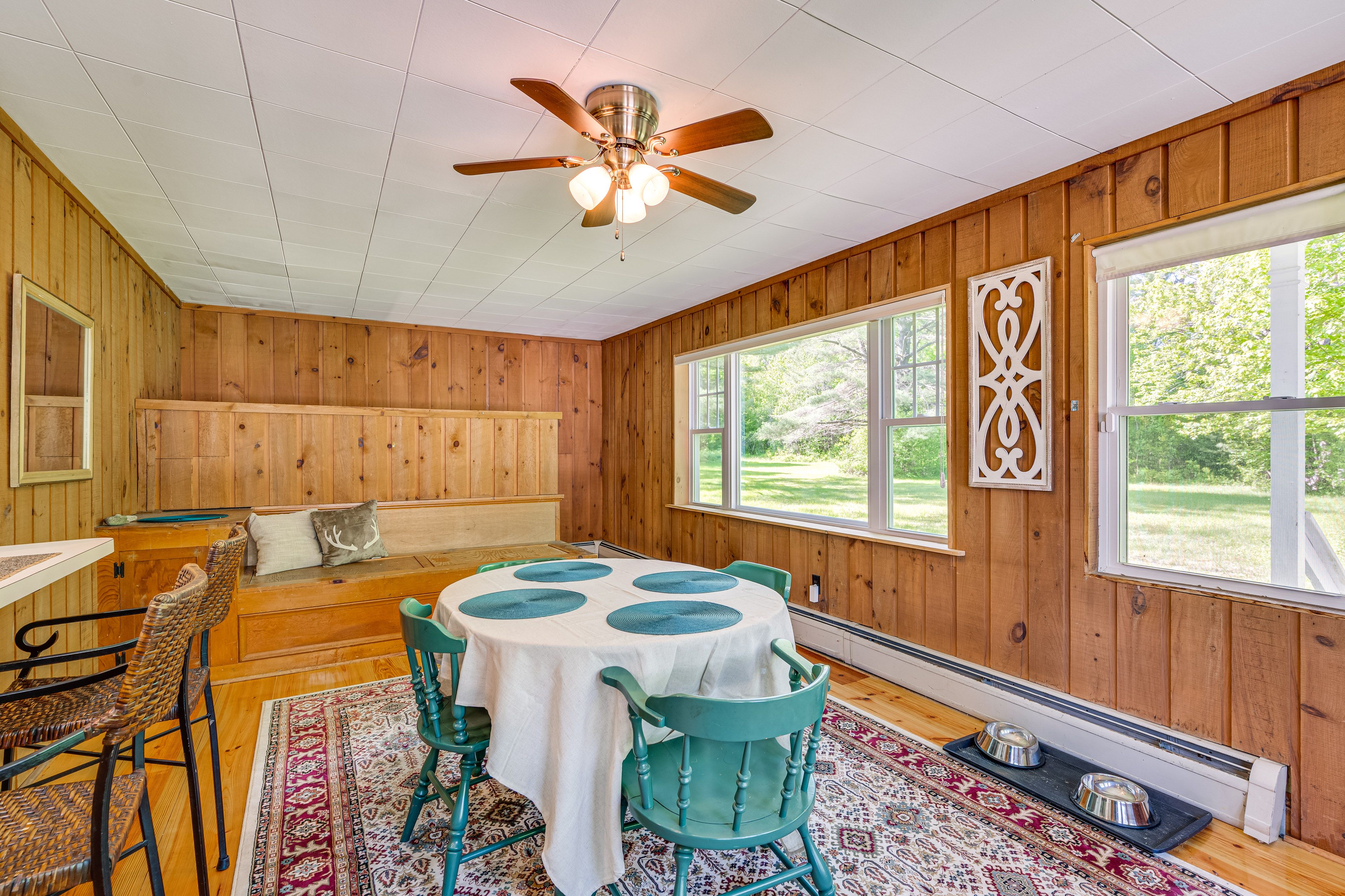 Dining Area | Breakfast Bar | Dishware/Flatware Provided