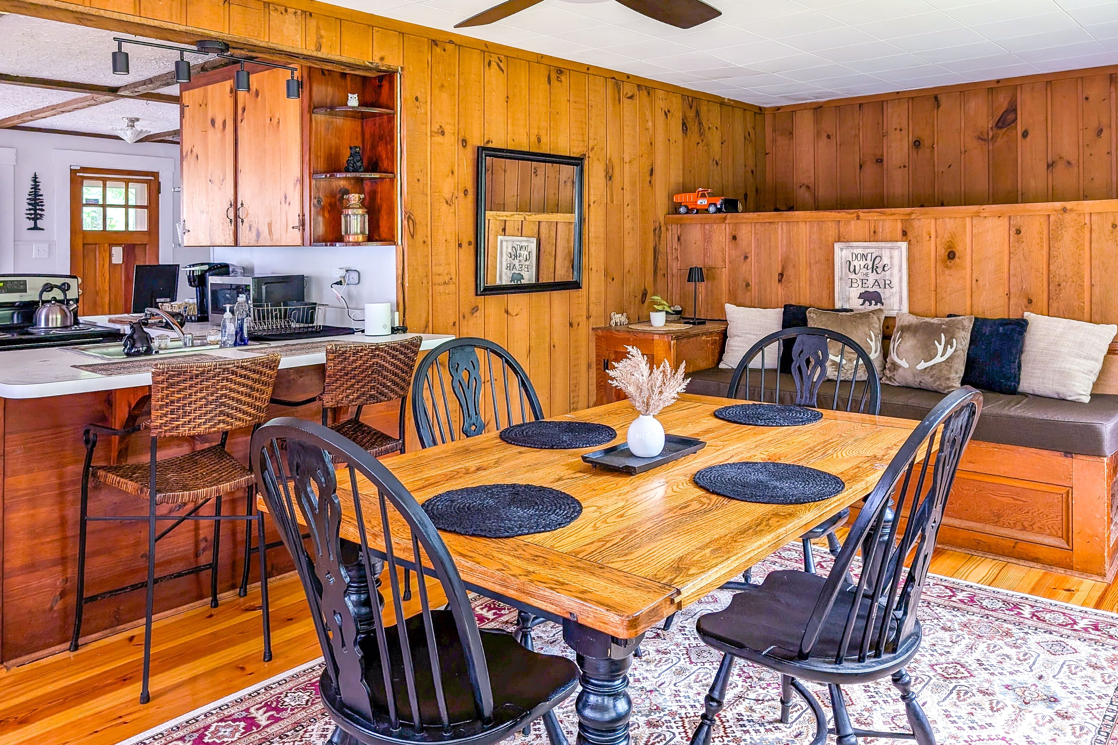 Dining Area | Breakfast Bar | Dishware/Flatware Provided