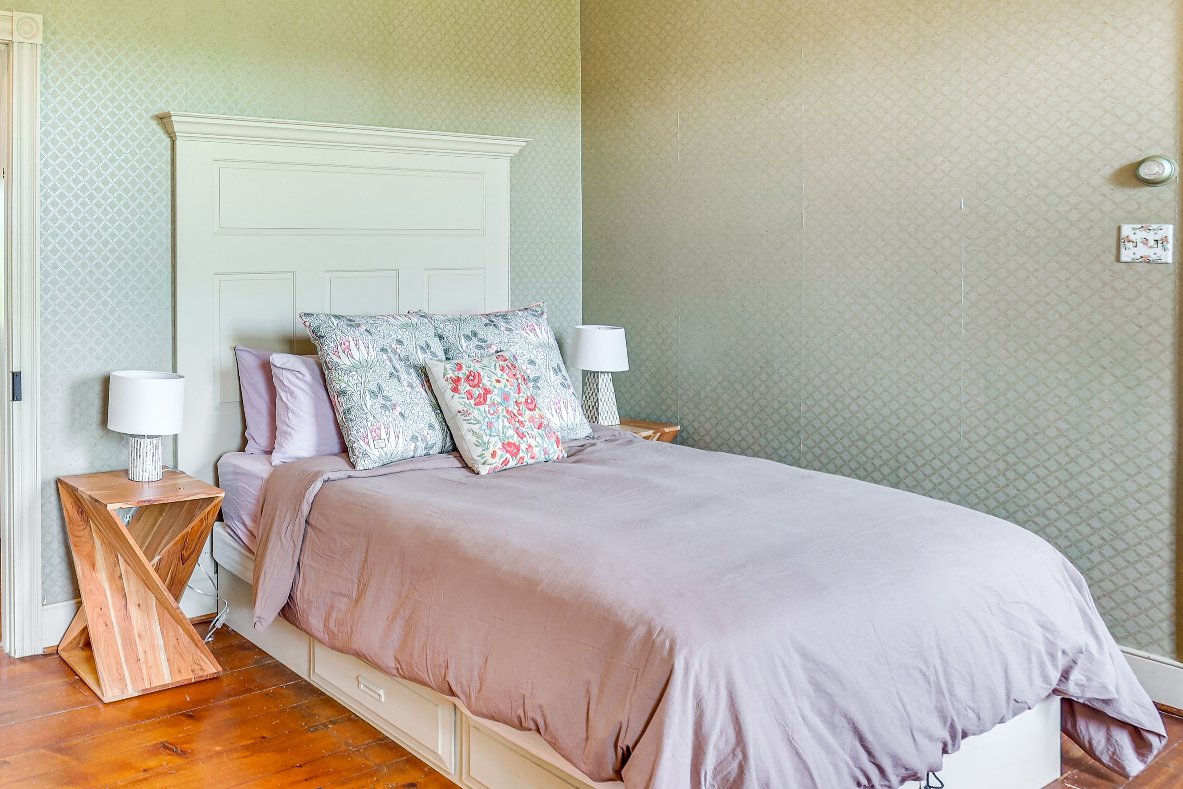 Bedroom 2 | 2nd Floor | Queen Bed