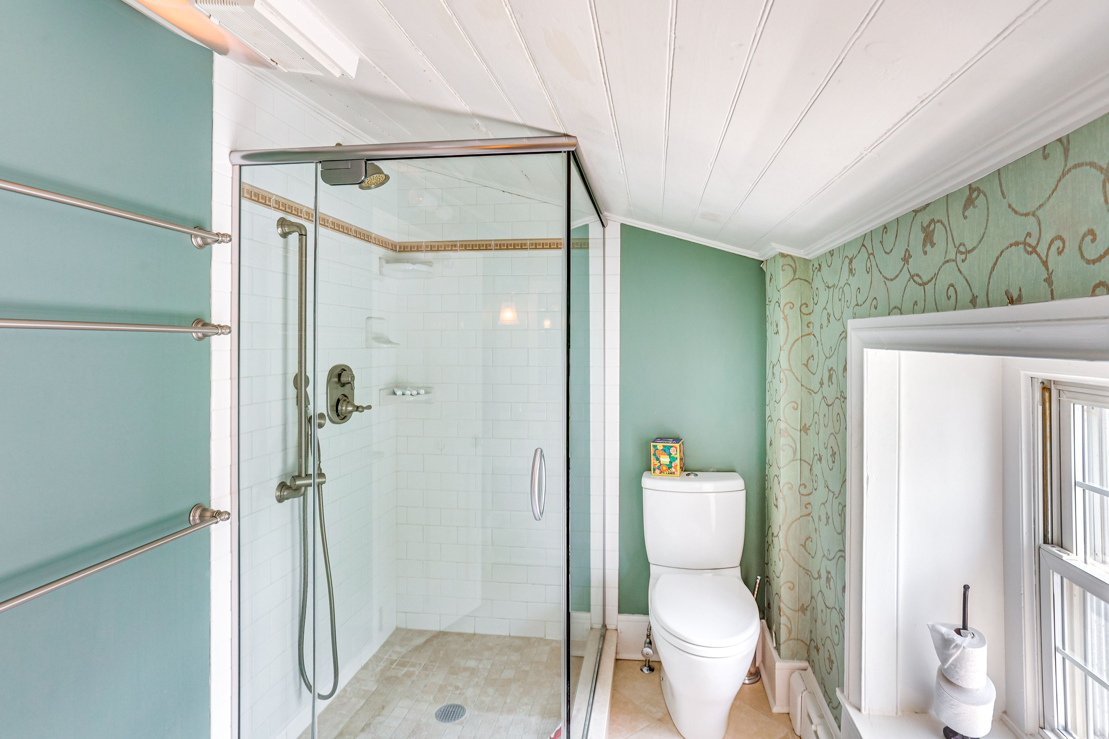 Full Bathroom | 2nd Floor
