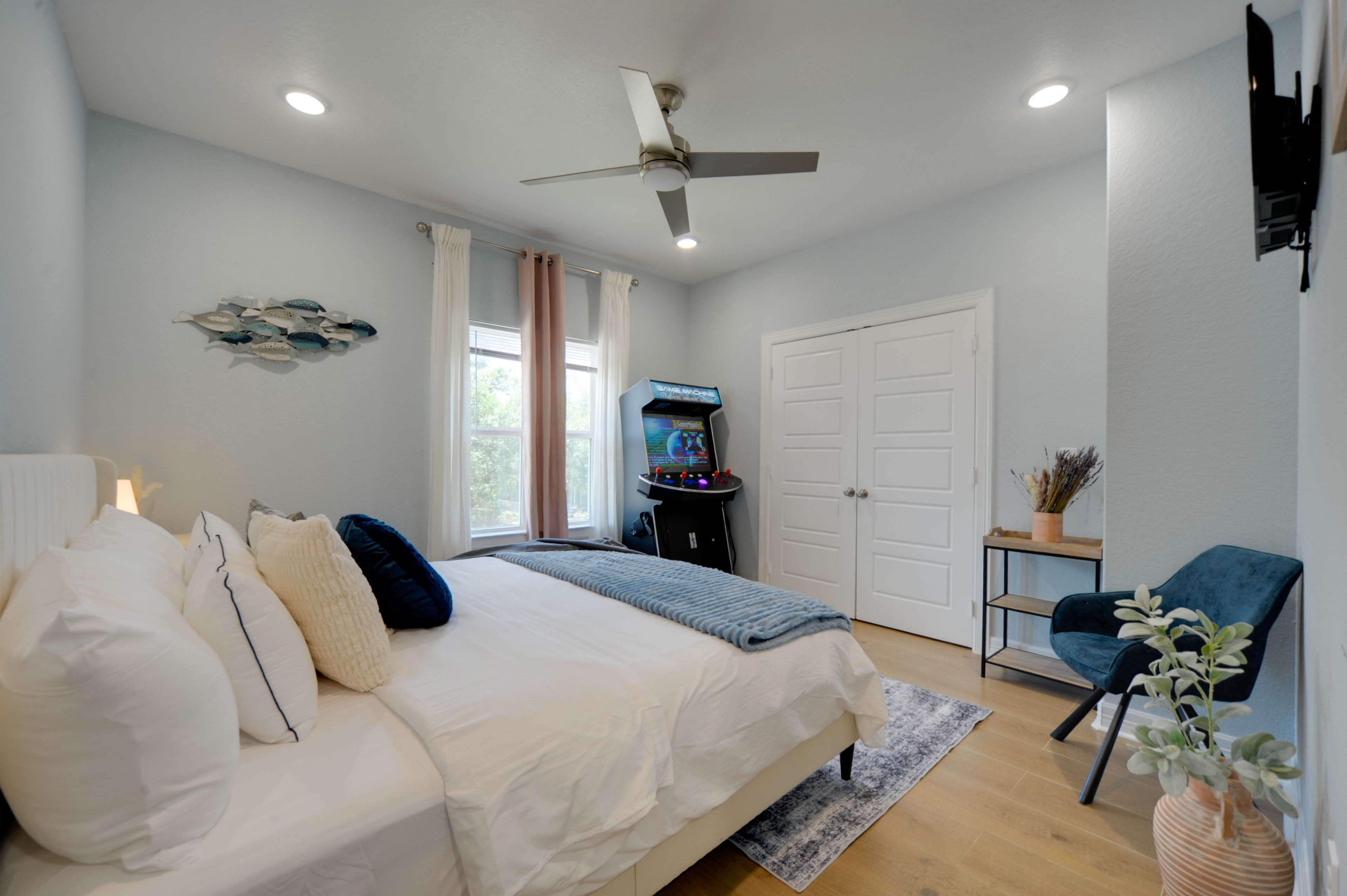 Bedroom 2 | 1st Floor | King Bed | Linens Provided