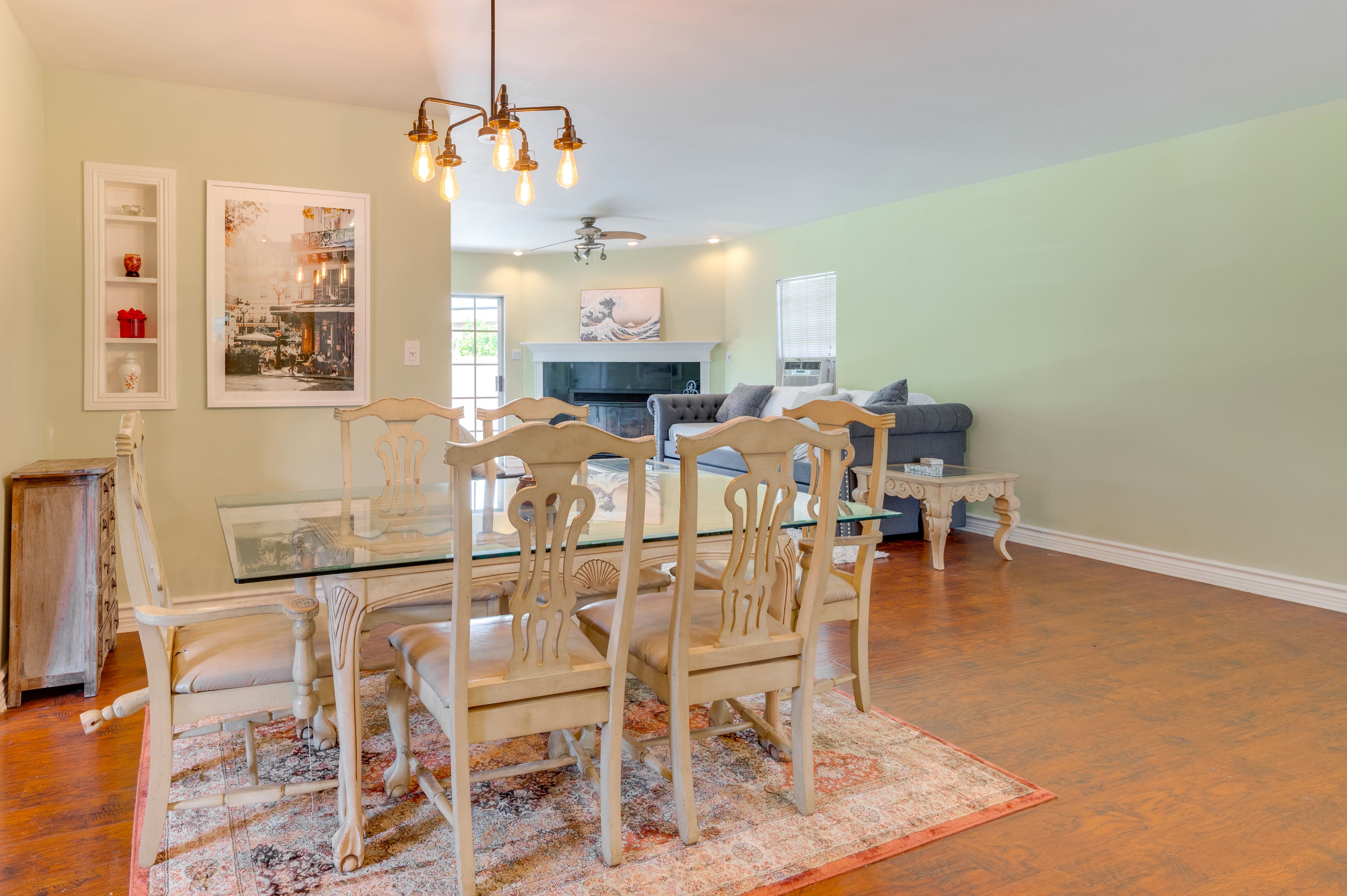 Dining Area | Dishware/Flatware Provided