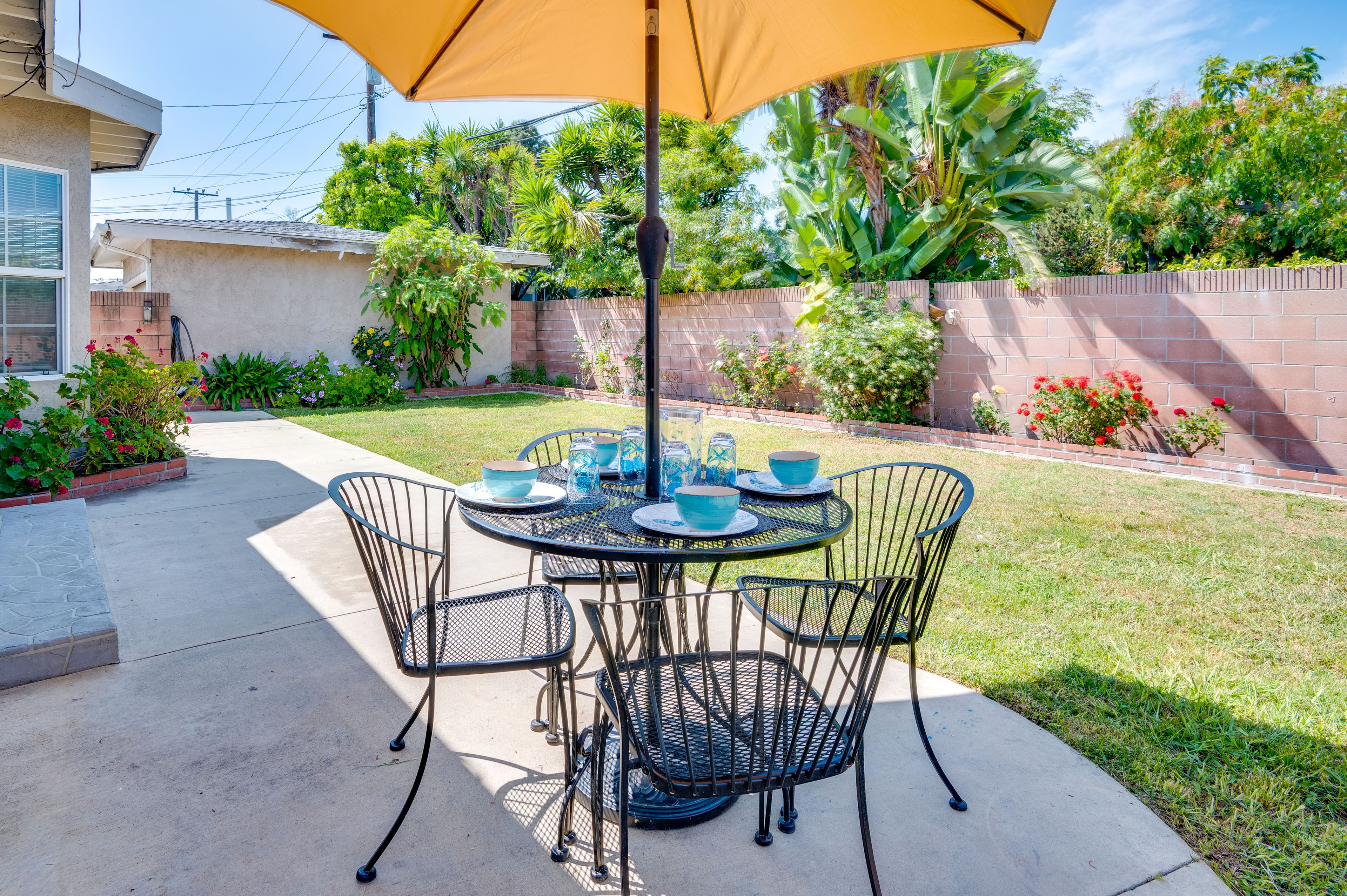Long Beach Vacation Rental | 3BR | 2BA | 1,400 Sq Ft | 3 Steps to Enter
