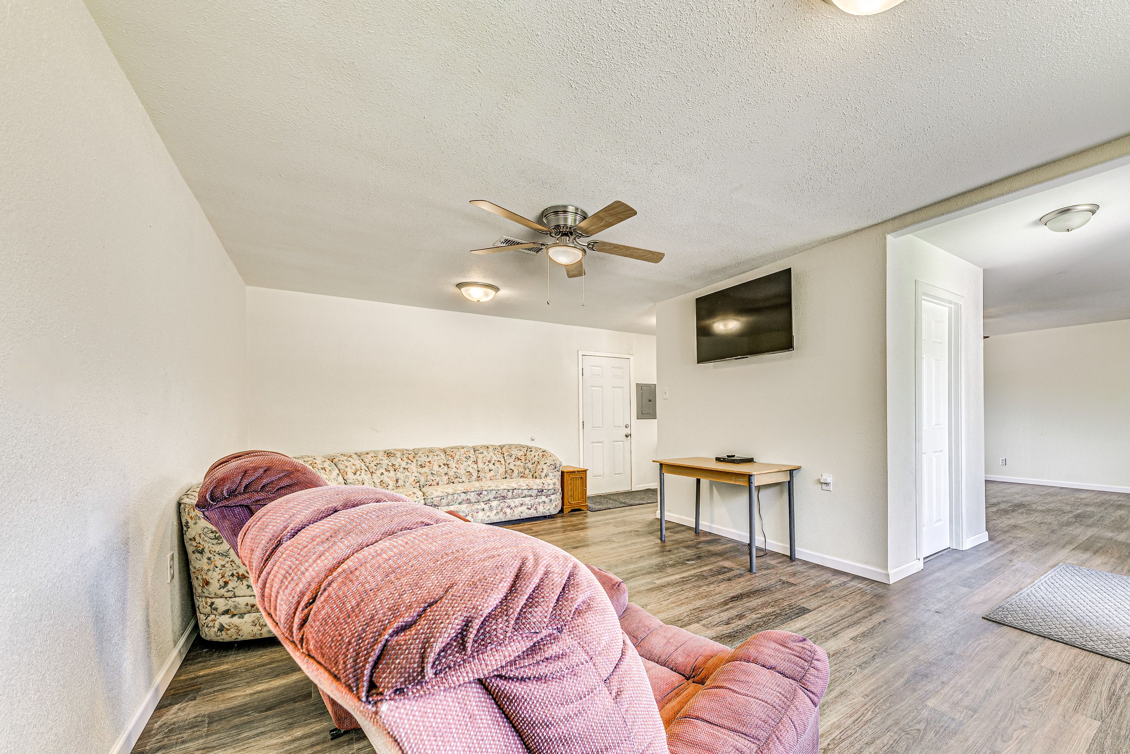 Living Room | Single-Story Home | Central A/C & Heating
